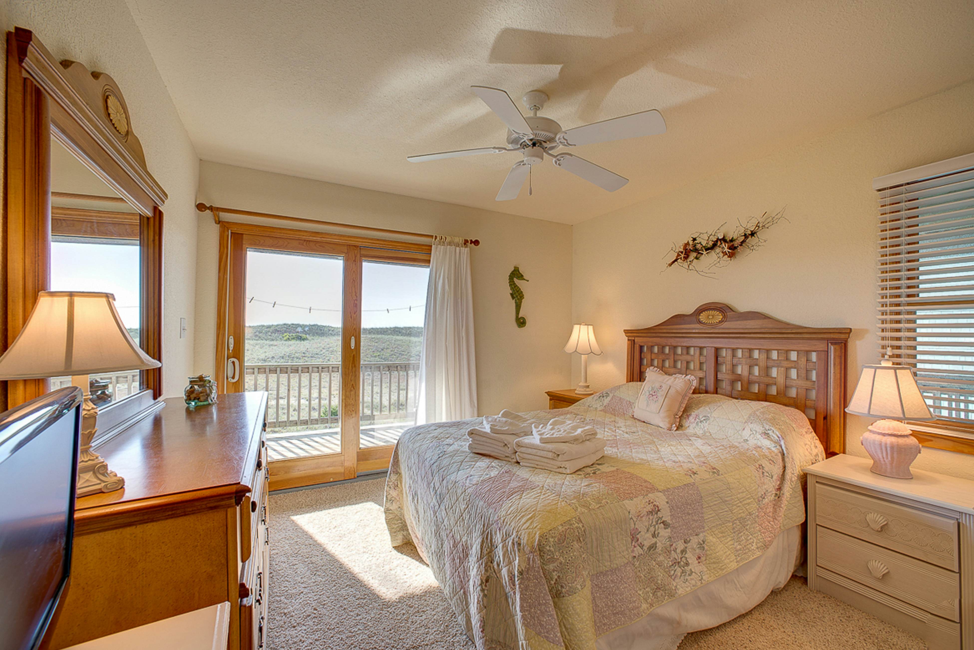 Island Bliss 552 6 BD Waves, NC Vacation Rental Vacasa
