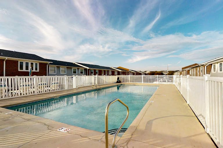 Pine Knoll Townes 2 2 BD Pine Knoll Shores, NC Vacation Rental Vacasa