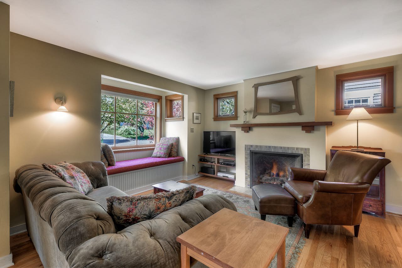 Lovely Laurelhurst 3 BD Seattle, WA Vacation Rental Vacasa