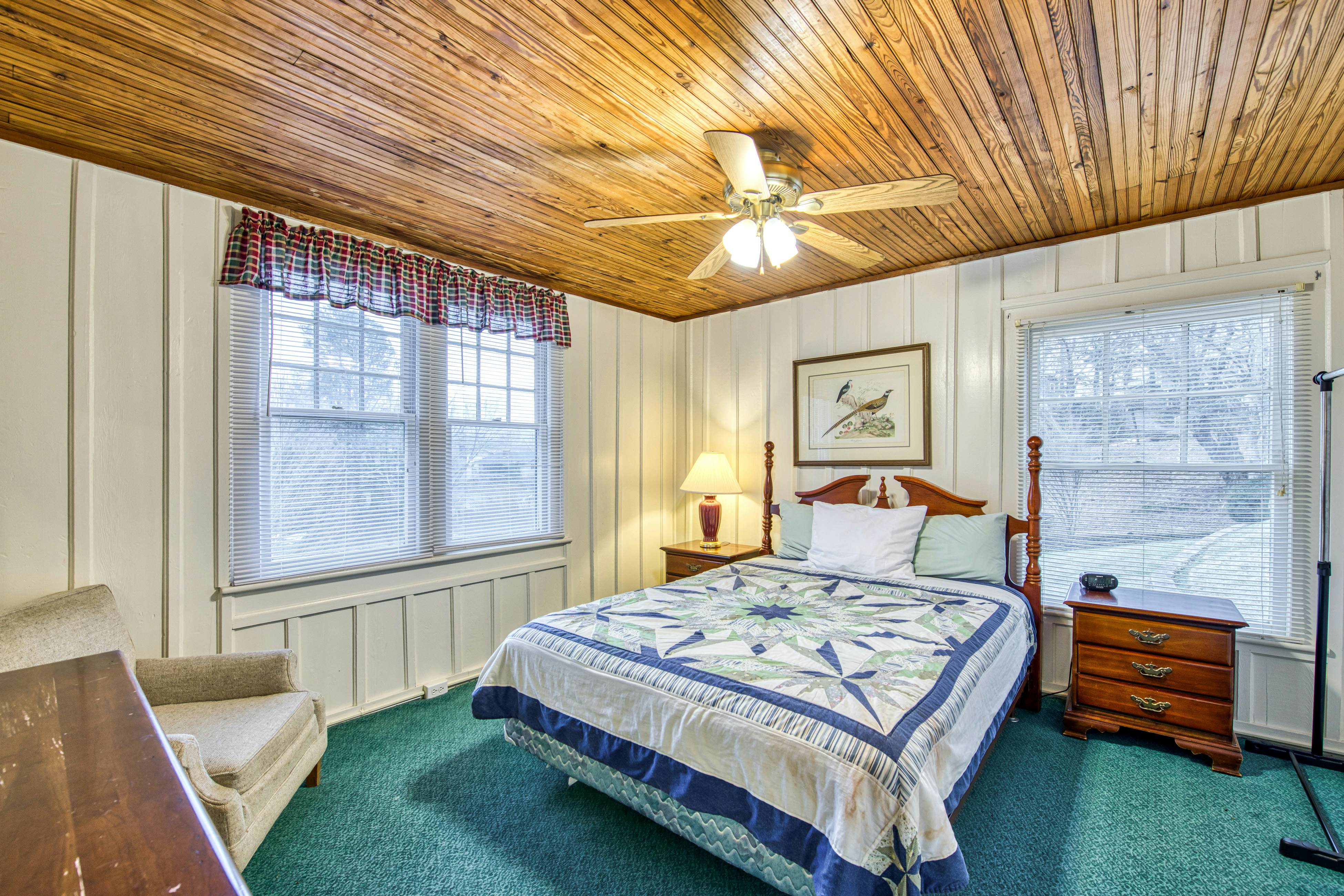 Junaluska Lodge 9 BD Lake Junaluska, NC Vacation Rental Vacasa