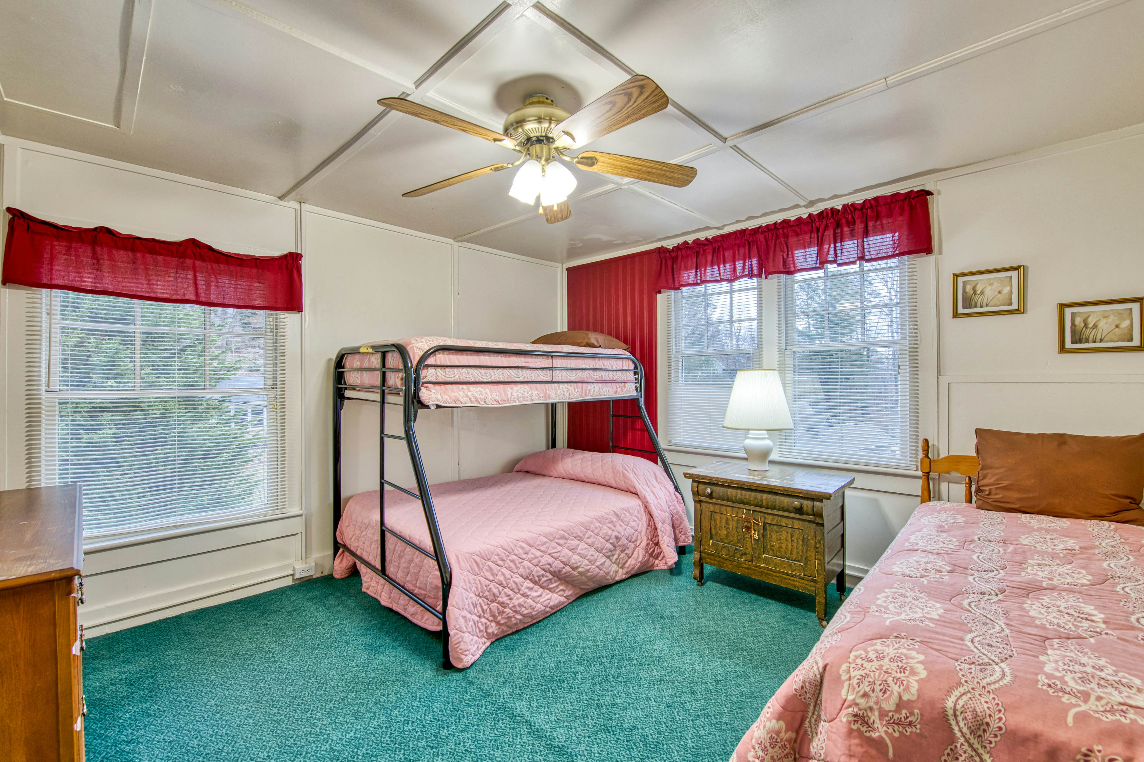 Junaluska Lodge 9 BD Lake Junaluska, NC Vacation Rental Vacasa