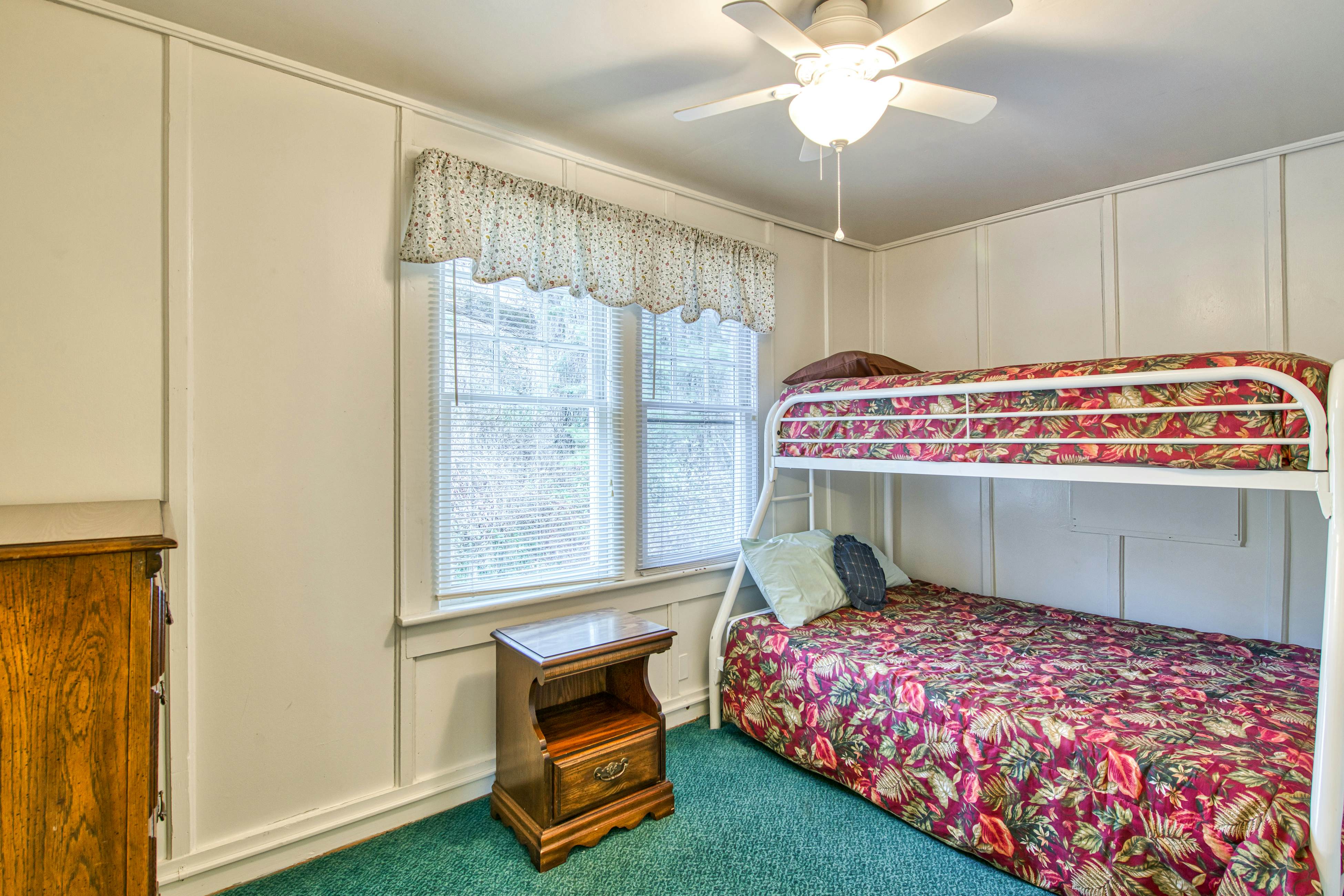 Junaluska Lodge 9 BD Lake Junaluska, NC Vacation Rental Vacasa