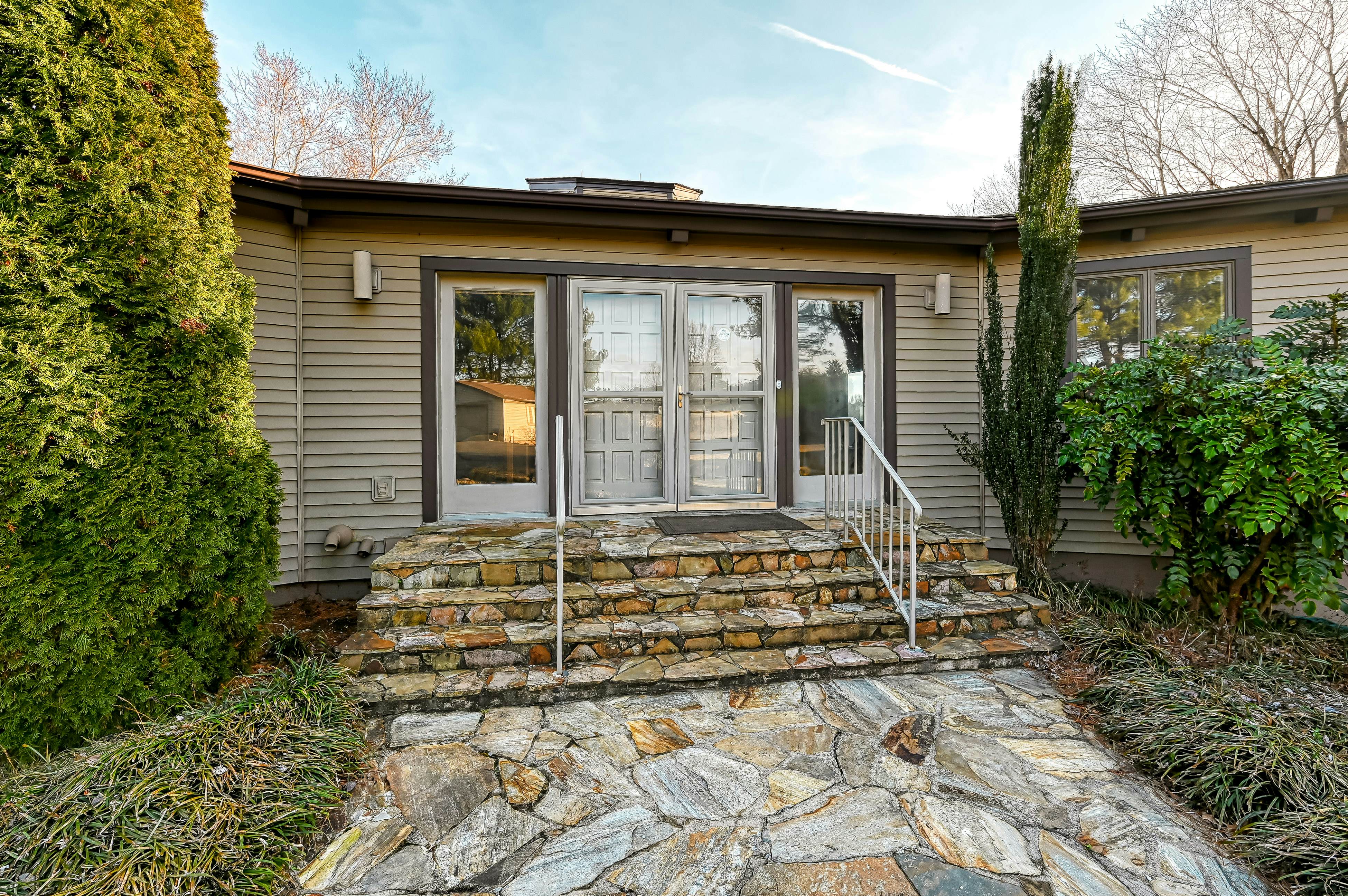 Flying Moose Lodge at Lake Anna