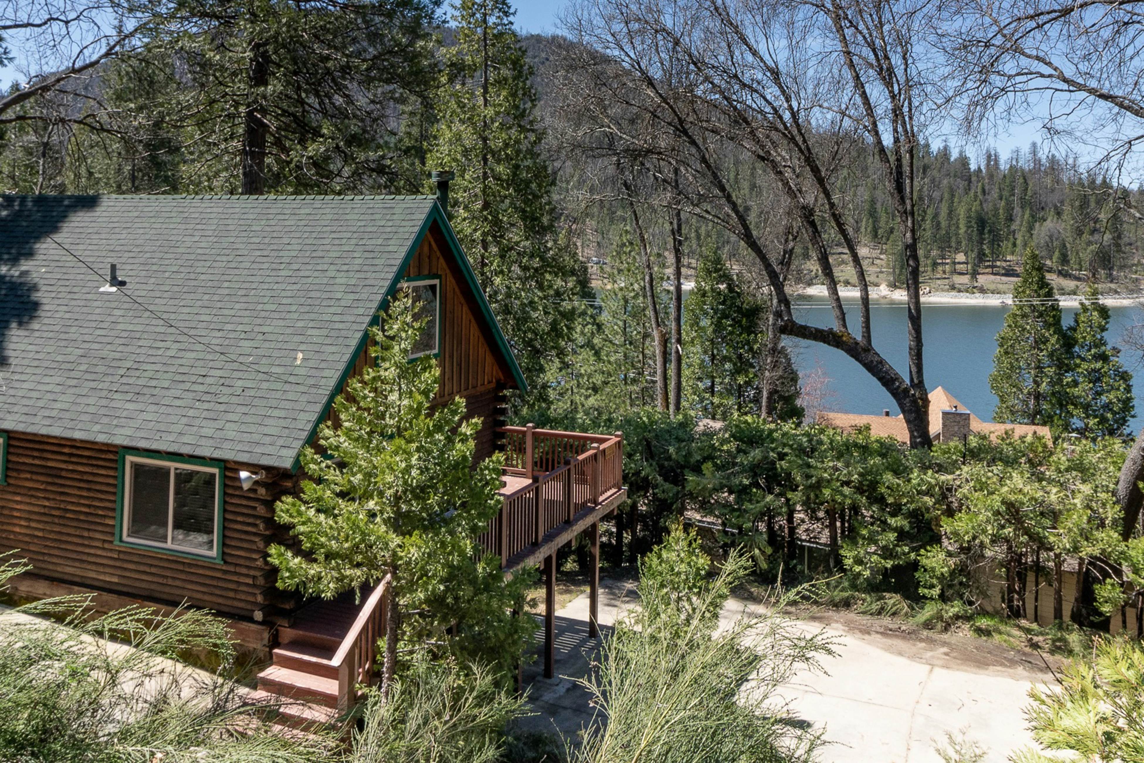 Harris Lakeview Cabin