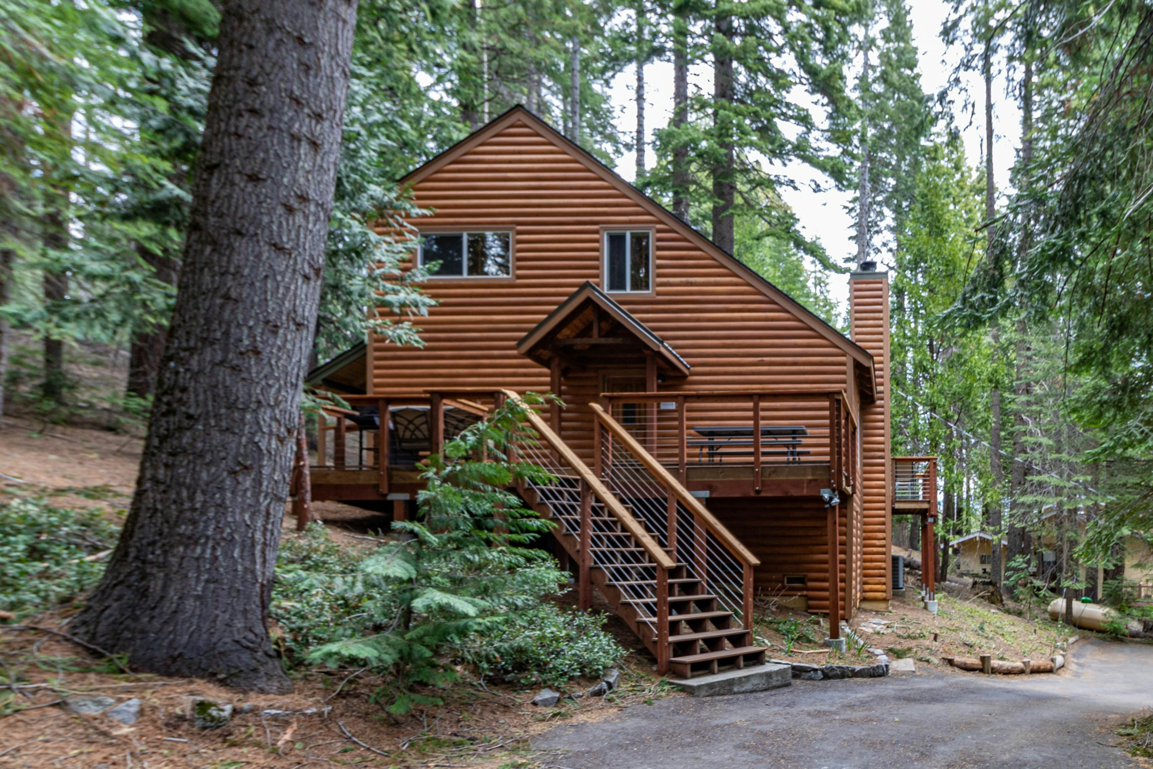 Yosemite Silvertip Lodge 3 BD Fish Camp, CA Vacation Rental Vacasa