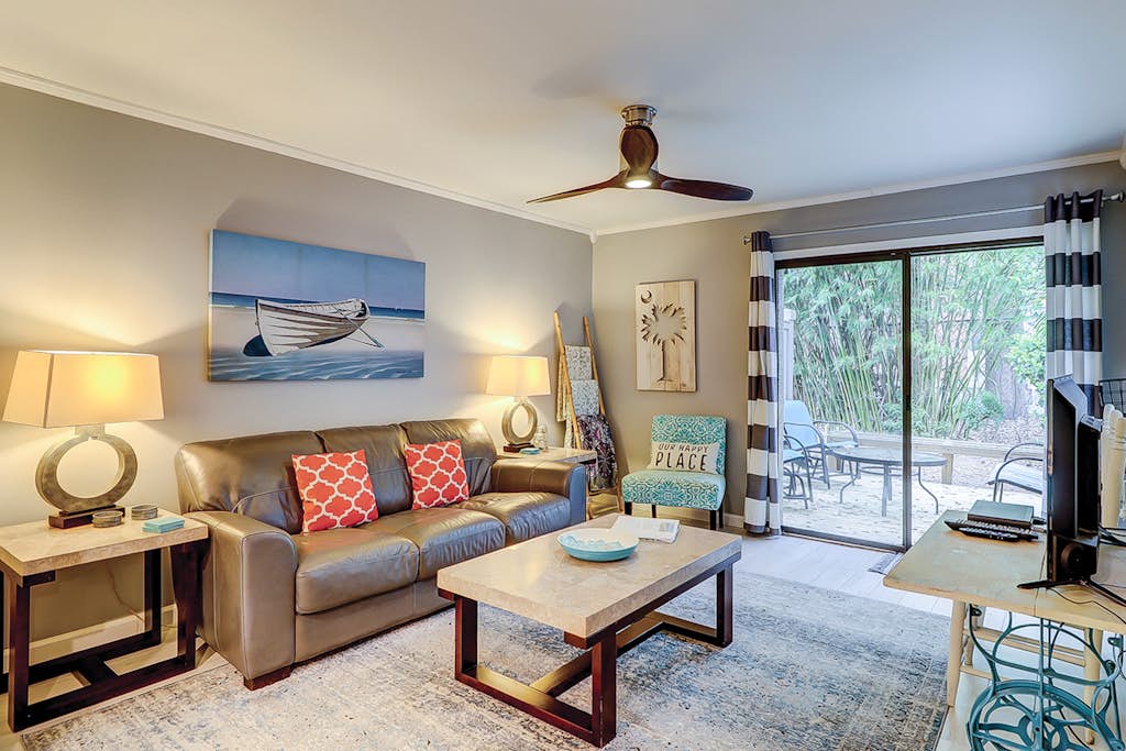 Updated condo with patio, shared pool, and WiFi - walk to Folly Field Beach Park — Hilton Head, SC — vacation rental