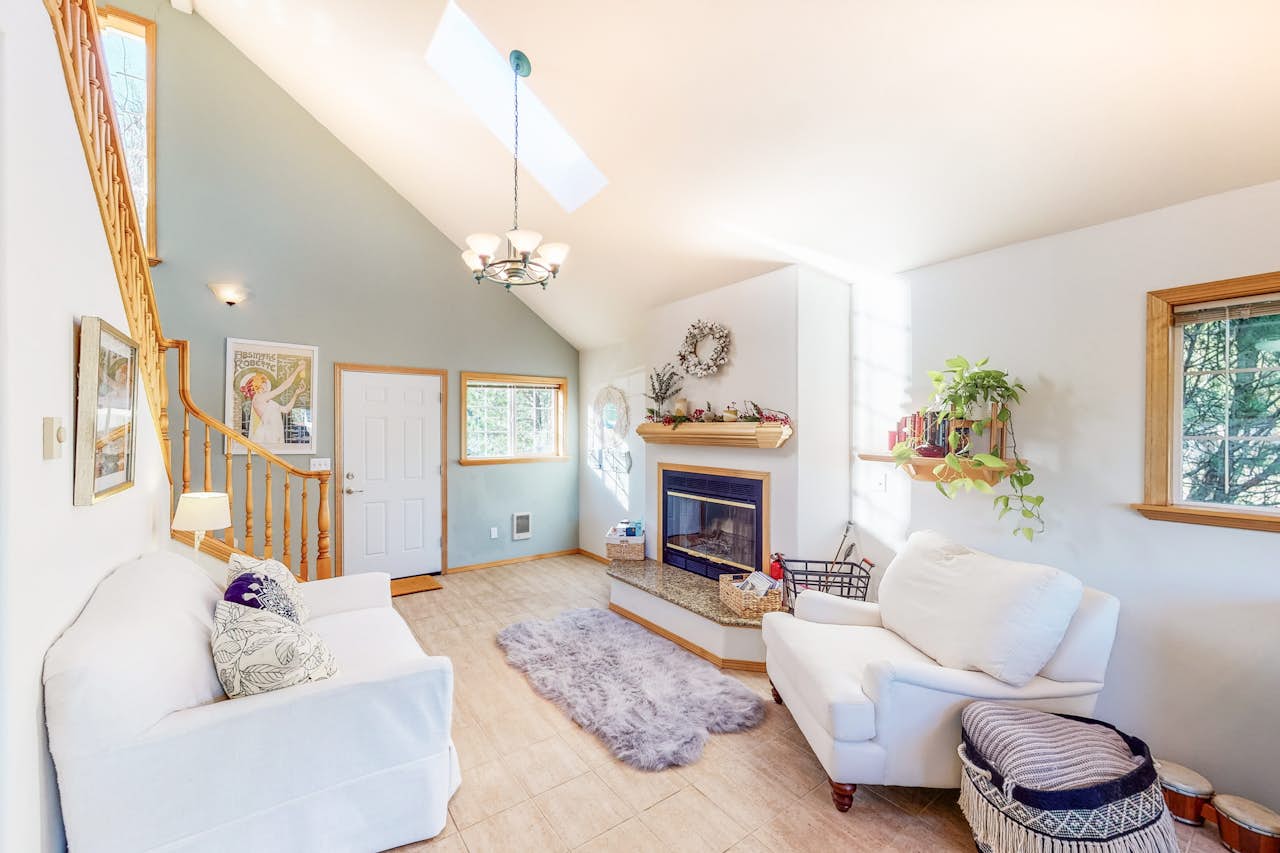 Rosemary Cottage 3 BD Nehalem, OR Vacation Rental Vacasa