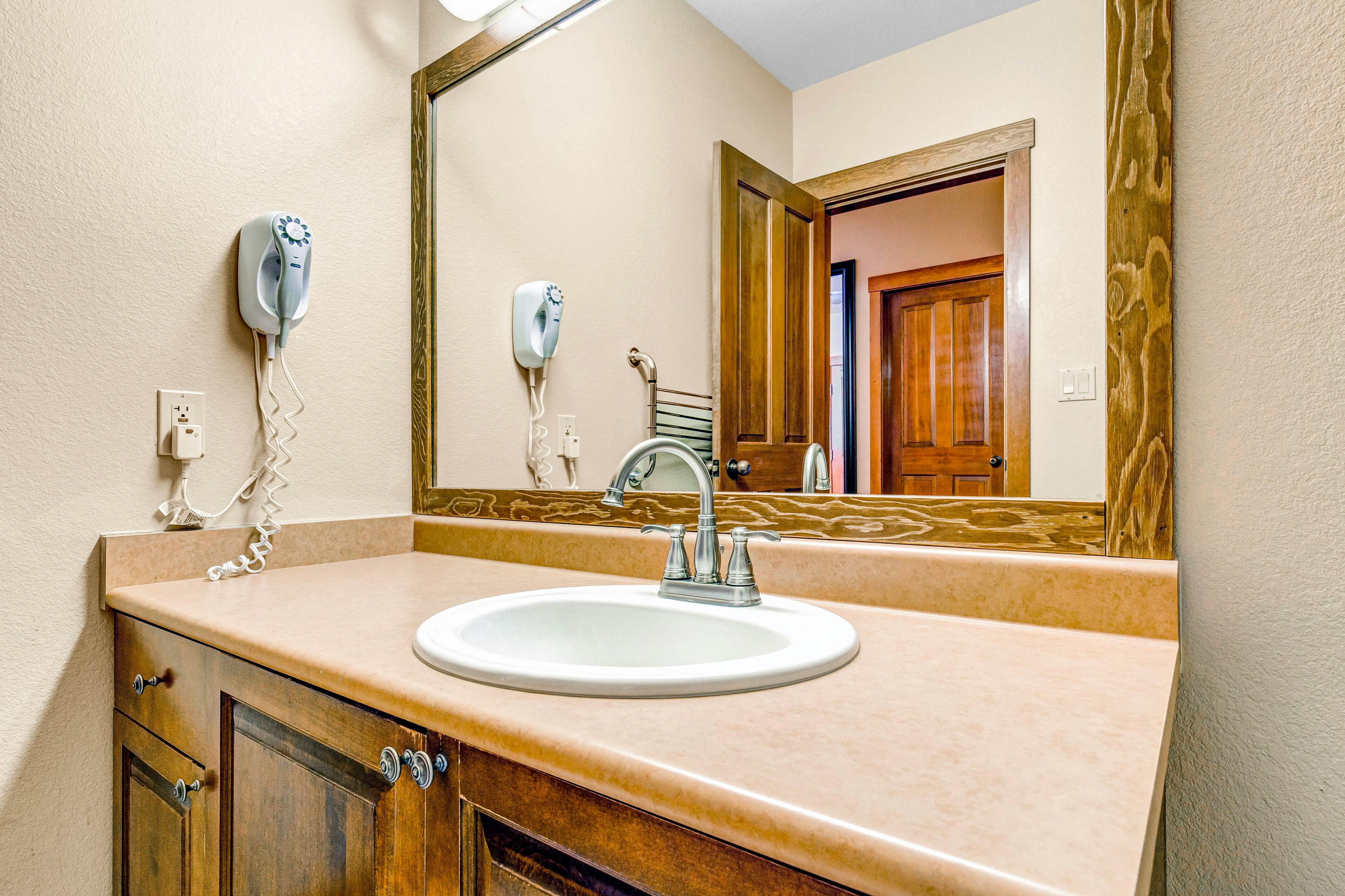 Powderhorn Lodge 107 - Columbine Suite