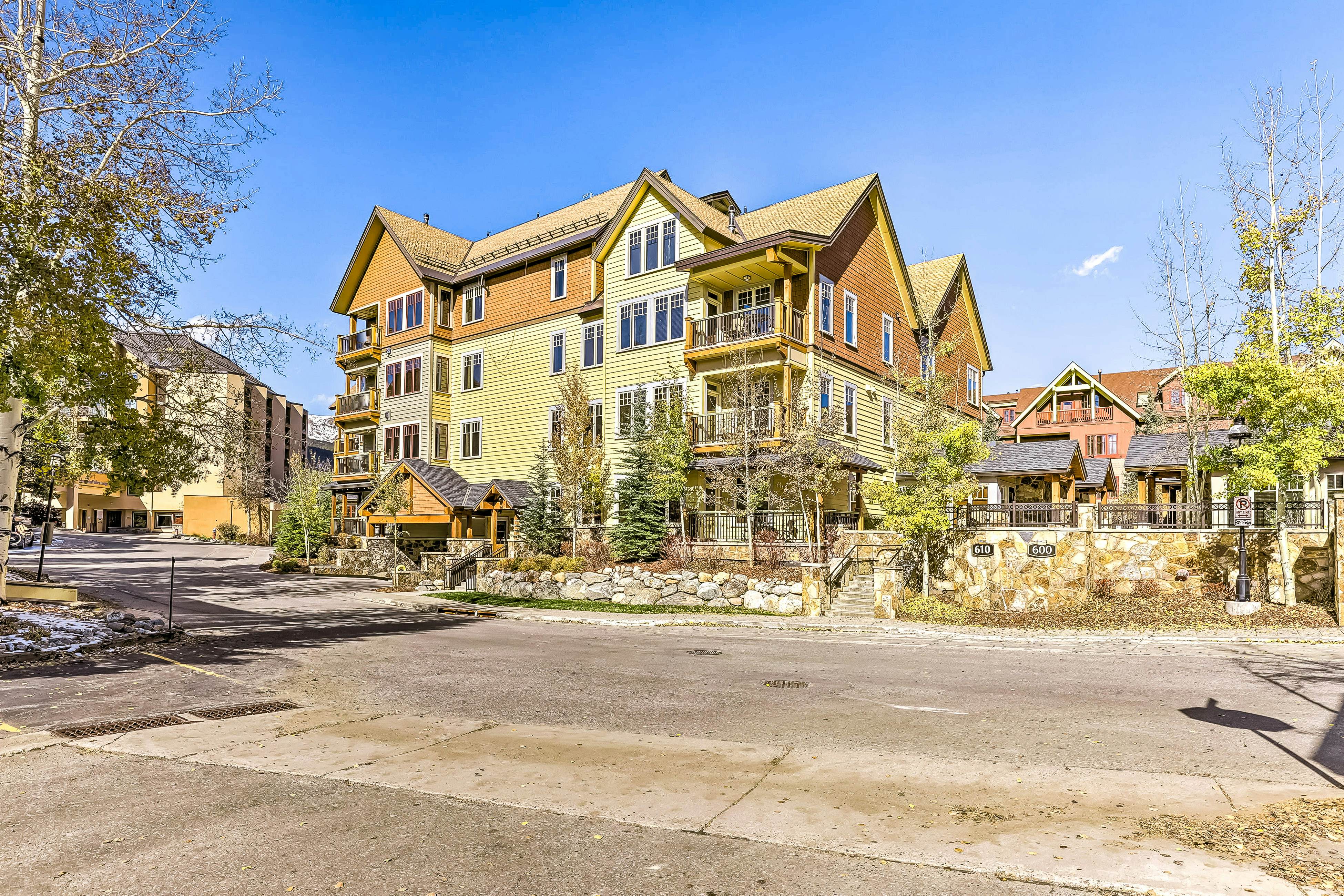 Water House On Main Street #6208