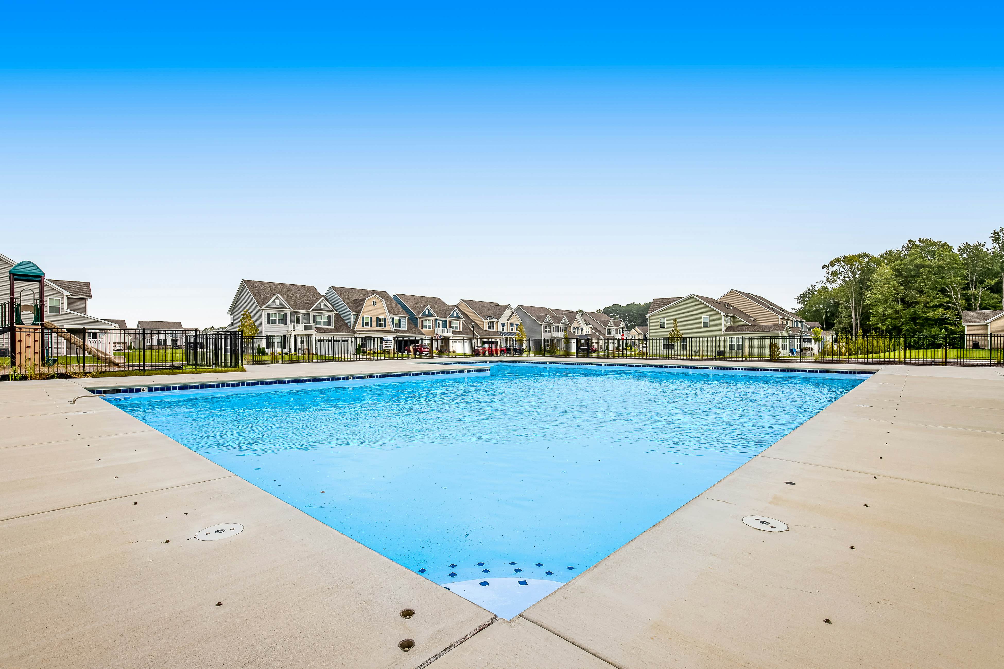 Bishops Landing - 16985 Bellevue Ct