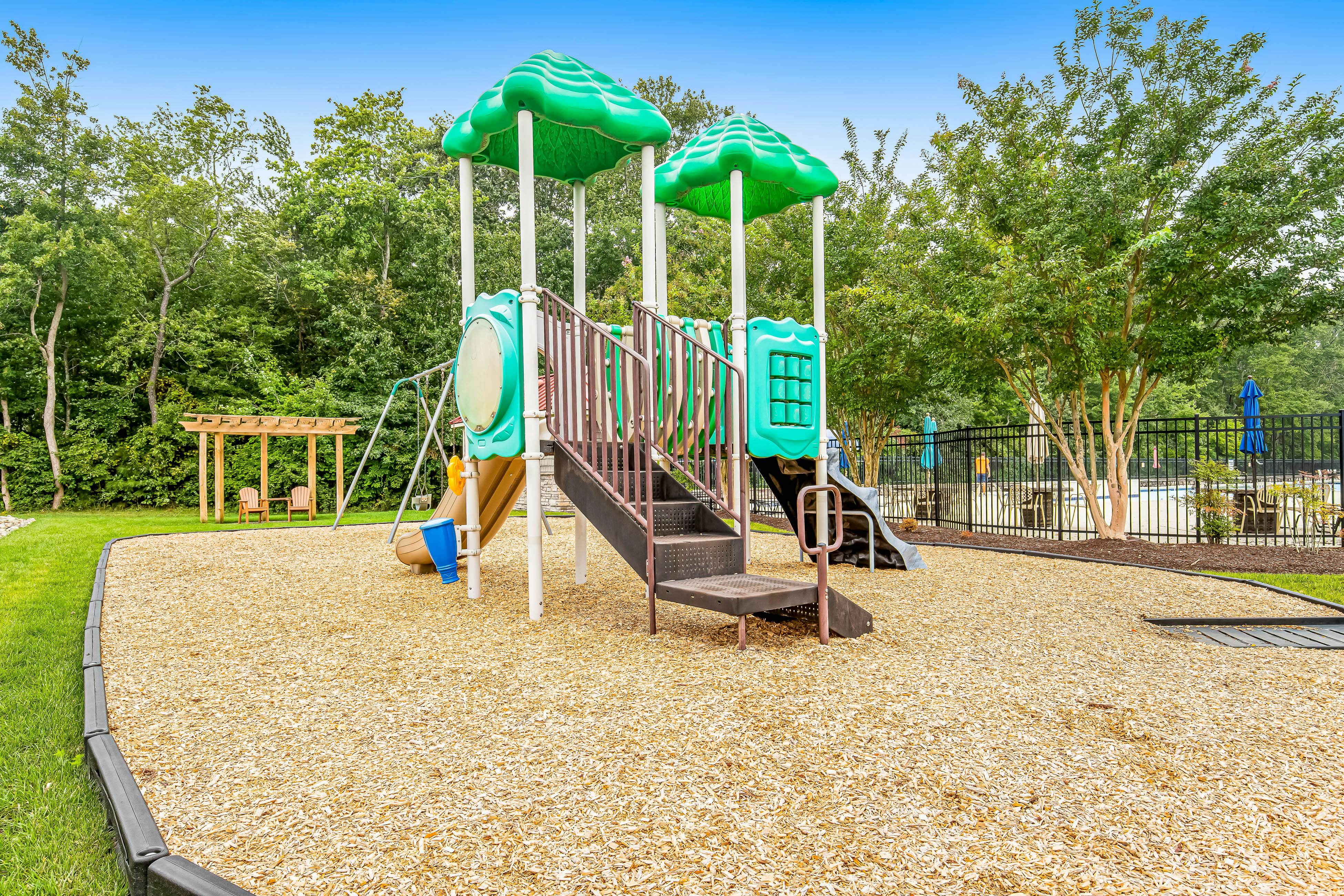 Bishops Landing - 16985 Bellevue Ct