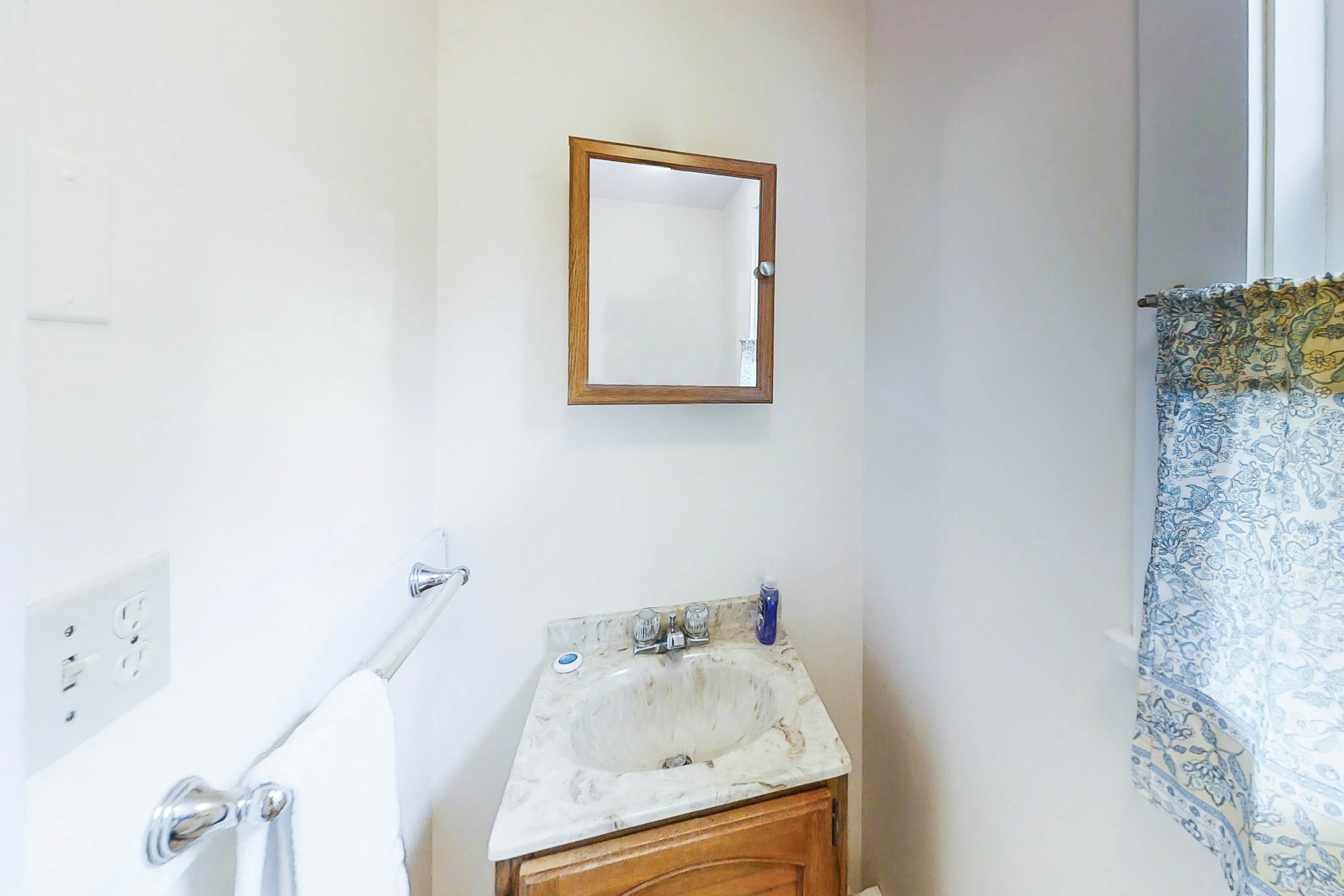 Appalachee Pond Waterfront Cottage