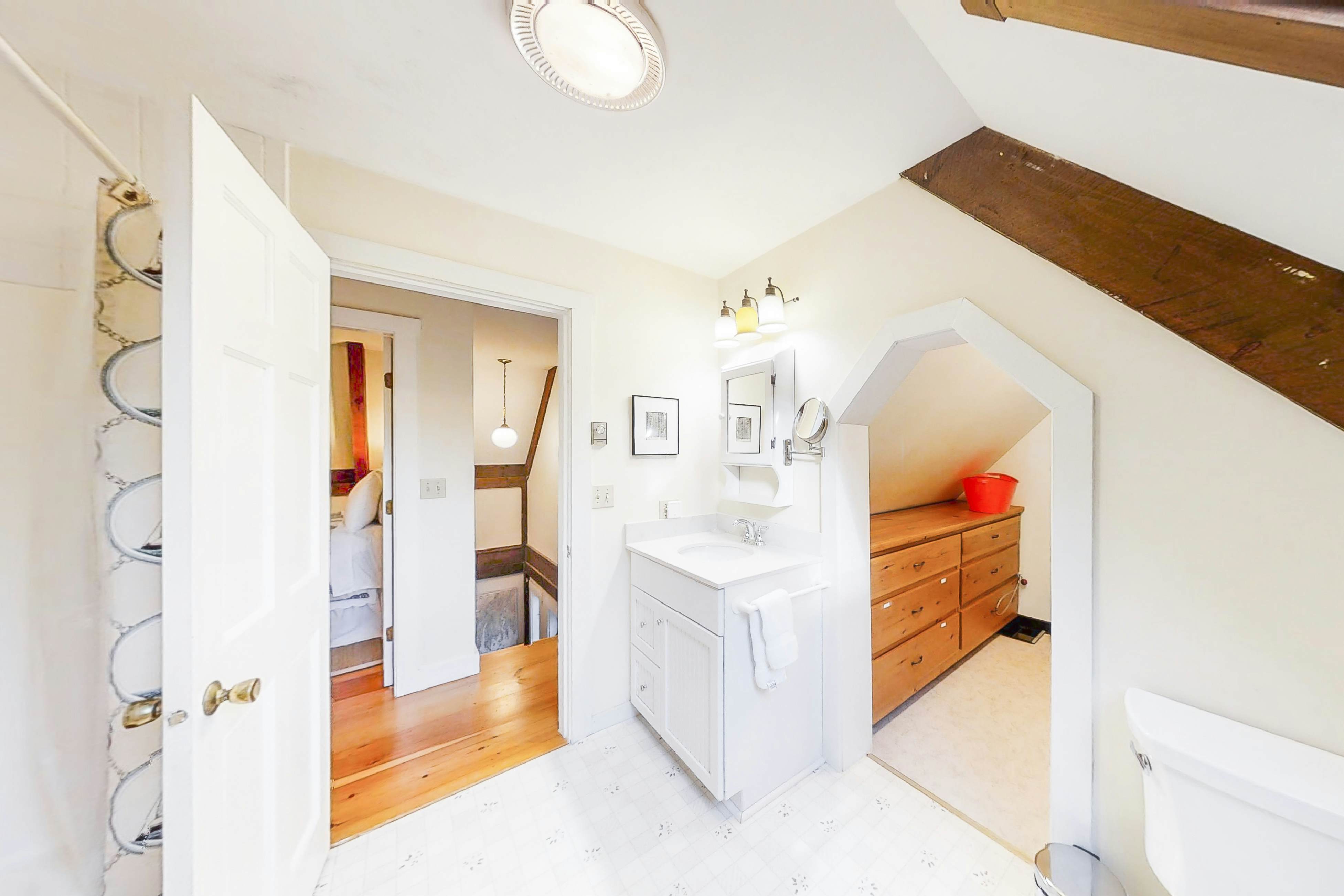 Appalachee Pond Waterfront Cottage