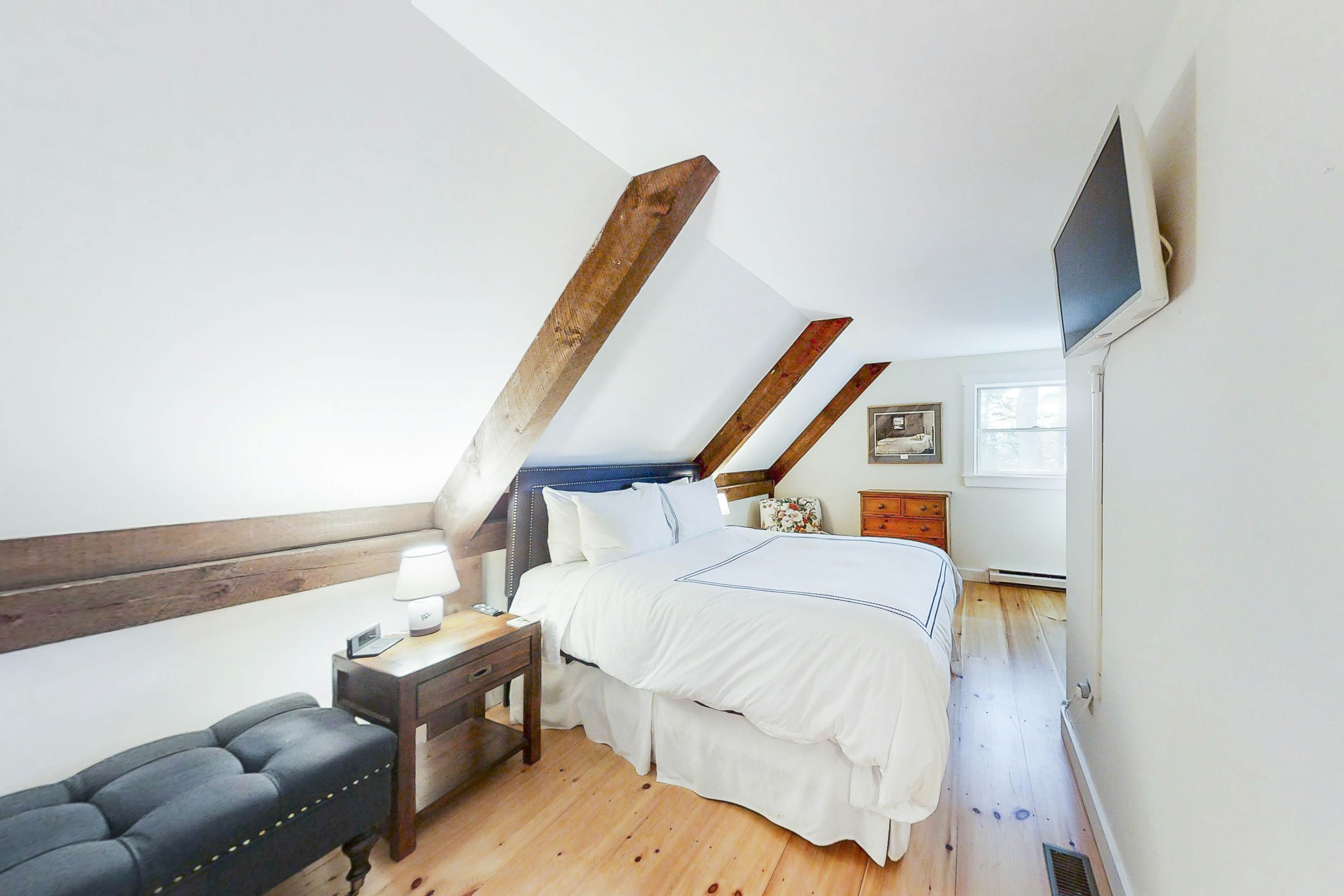 Appalachee Pond Waterfront Cottage