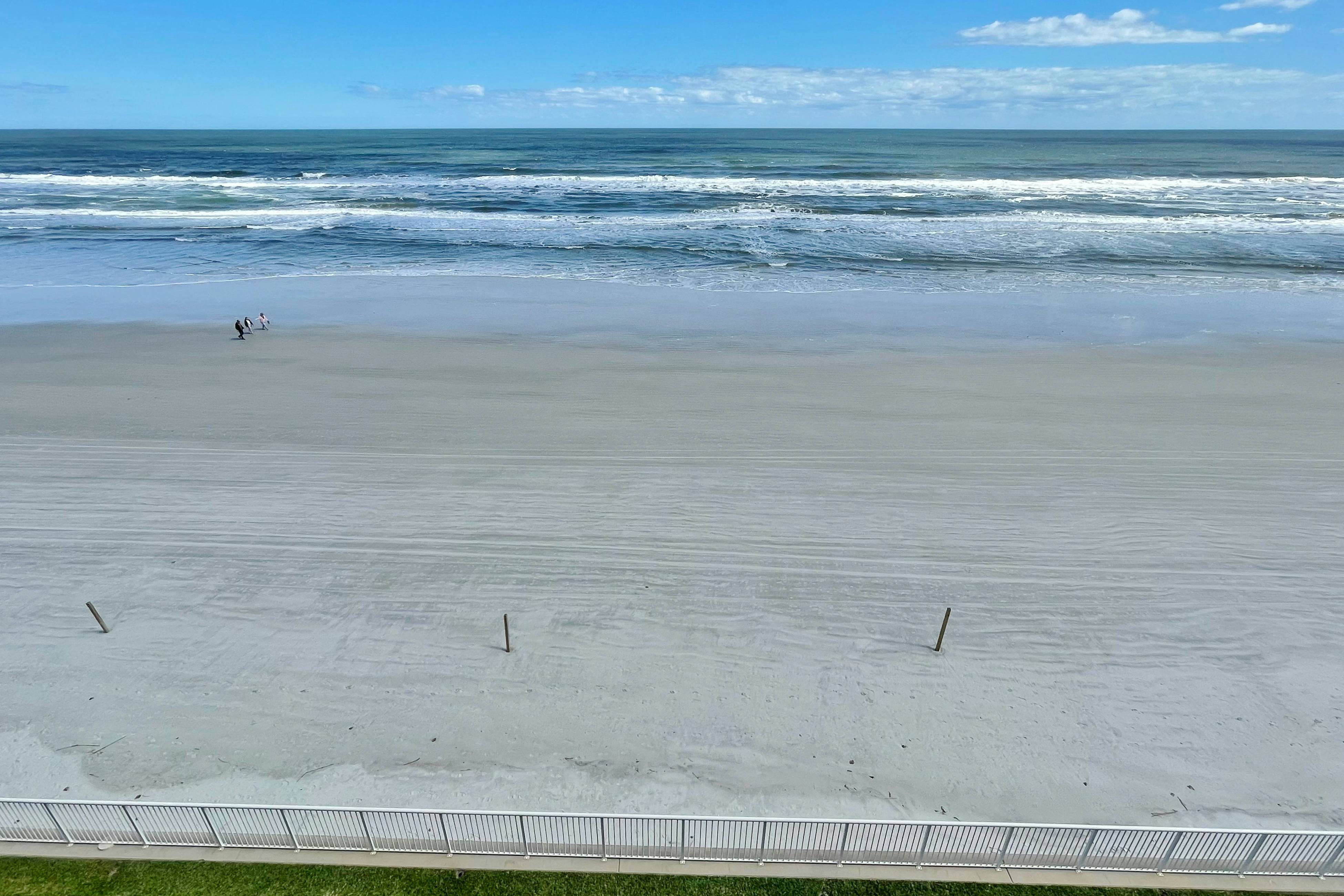 Pelican 303E 2 BD New Smyrna Beach, FL Vacation Rental Vacasa