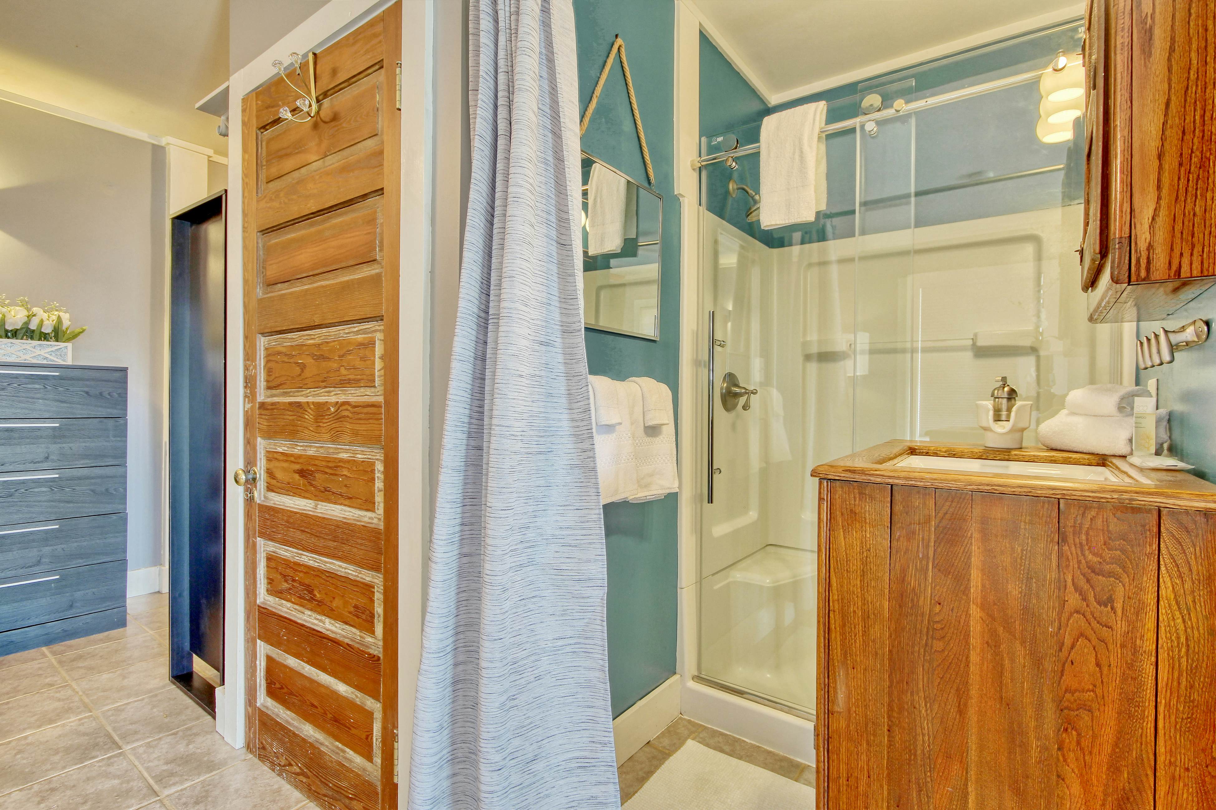 Shallotte Cottage 2 BD Shallotte, NC Vacation Rental Vacasa