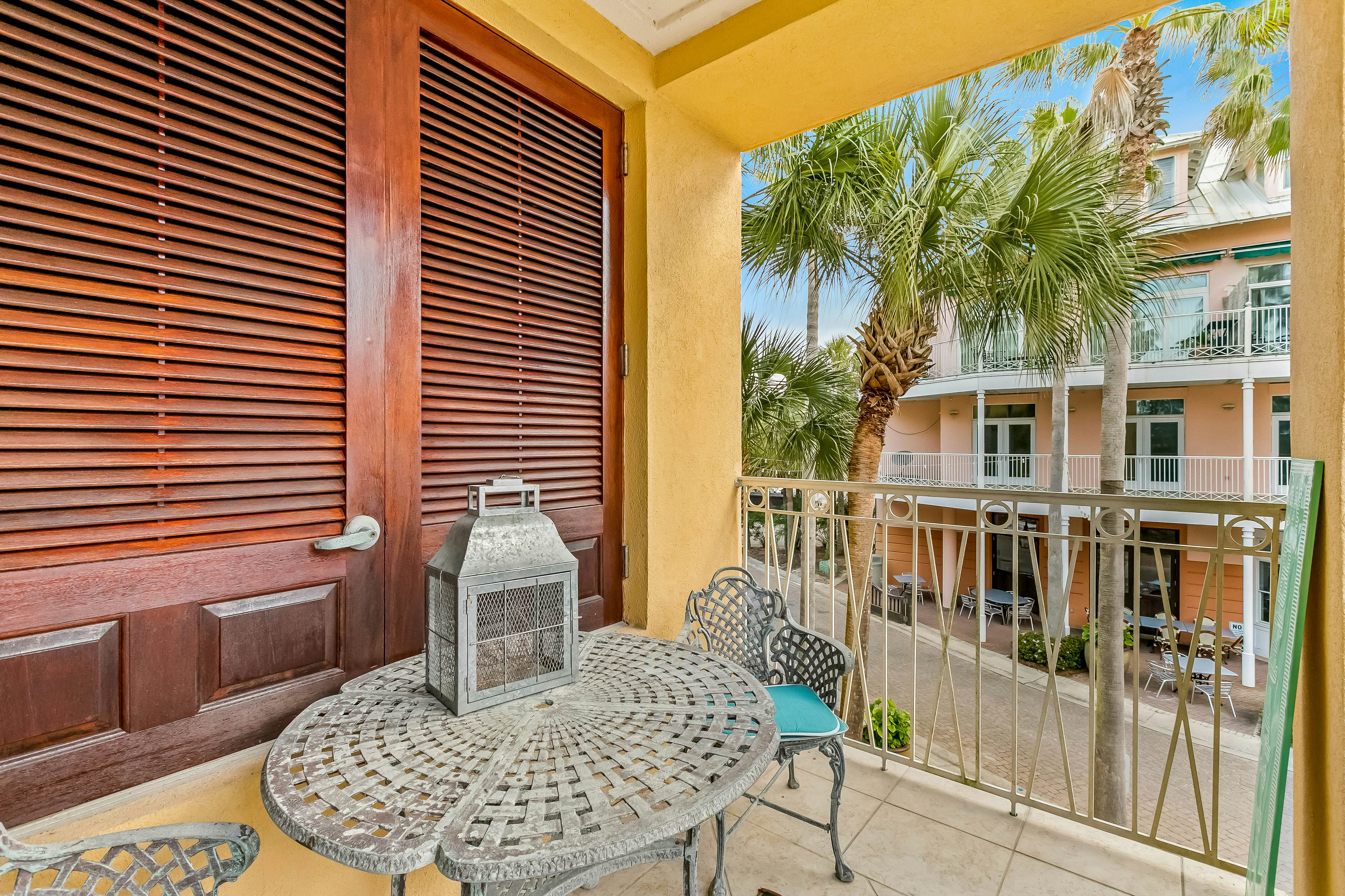 Downtown Carillon 2-200 - Lazy Roux