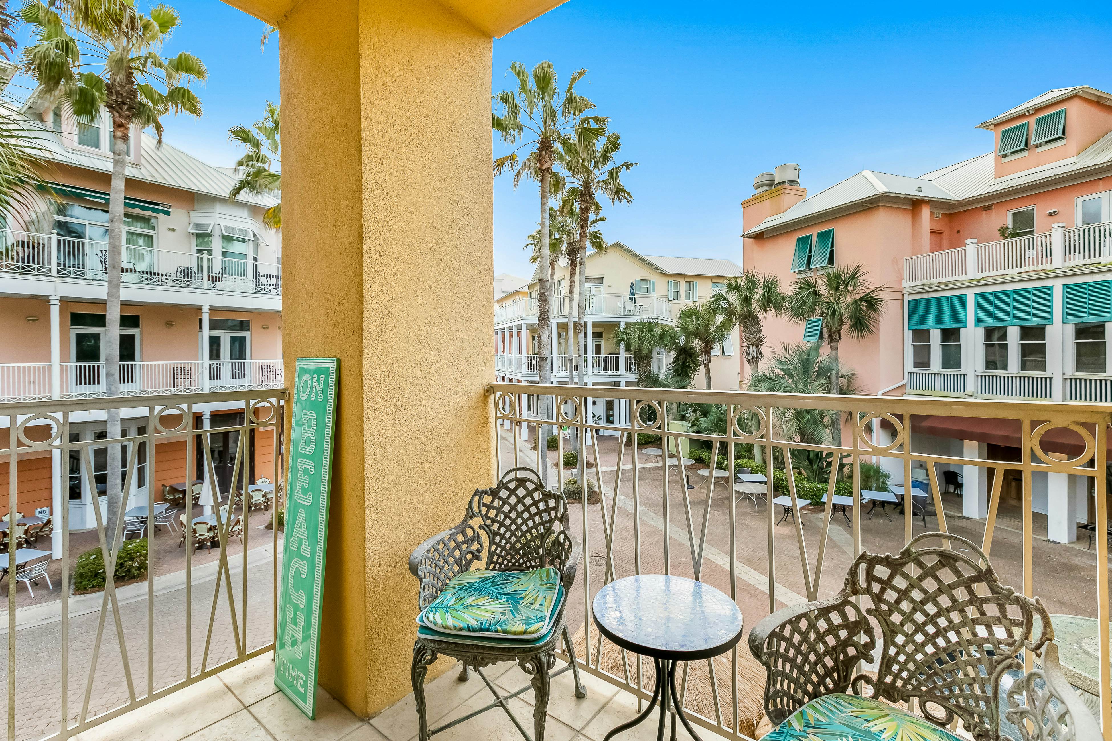 Downtown Carillon 2-200 - Lazy Roux