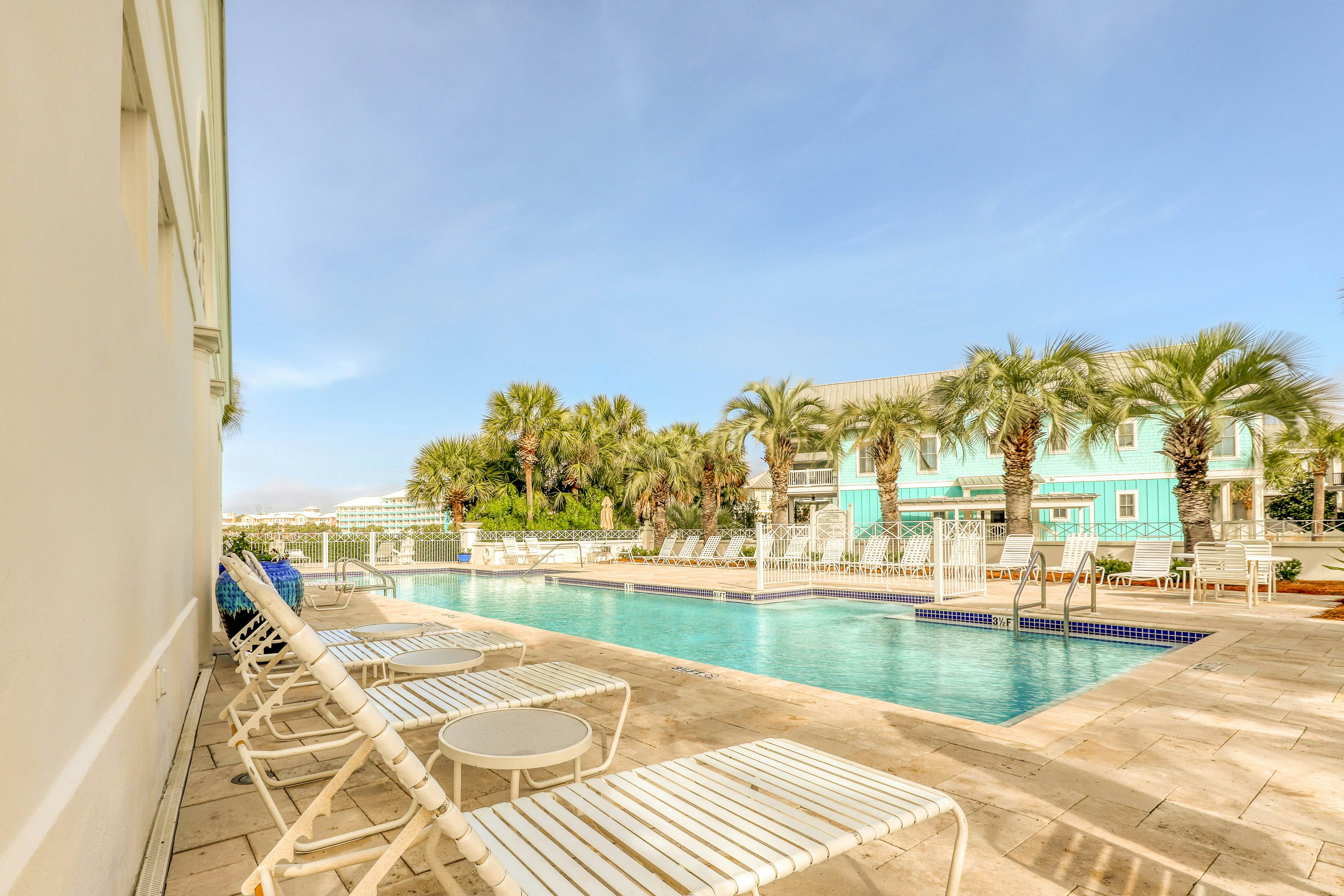 Downtown Carillon 2-200 - Lazy Roux