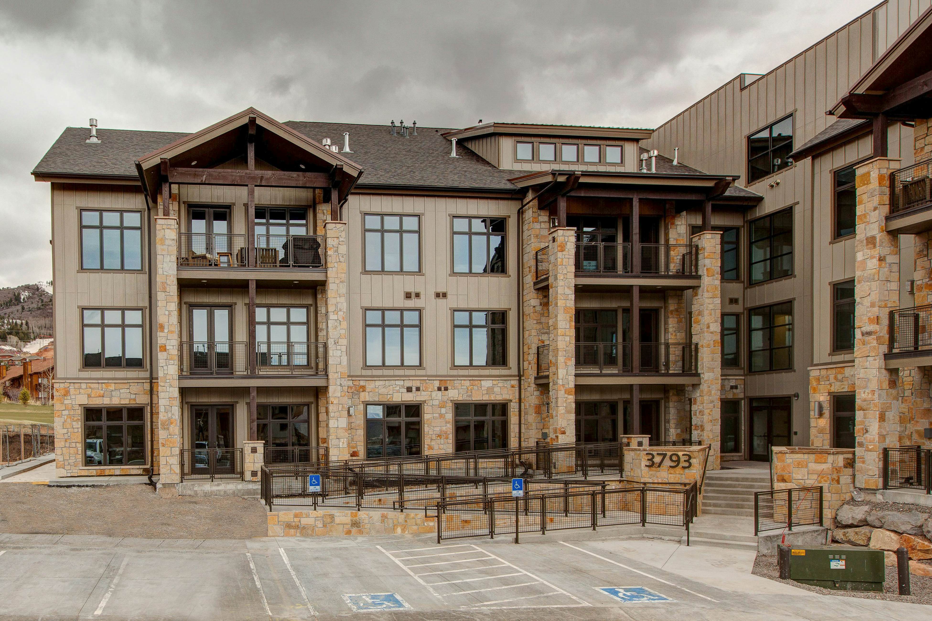 Blackstone Paradise 1B