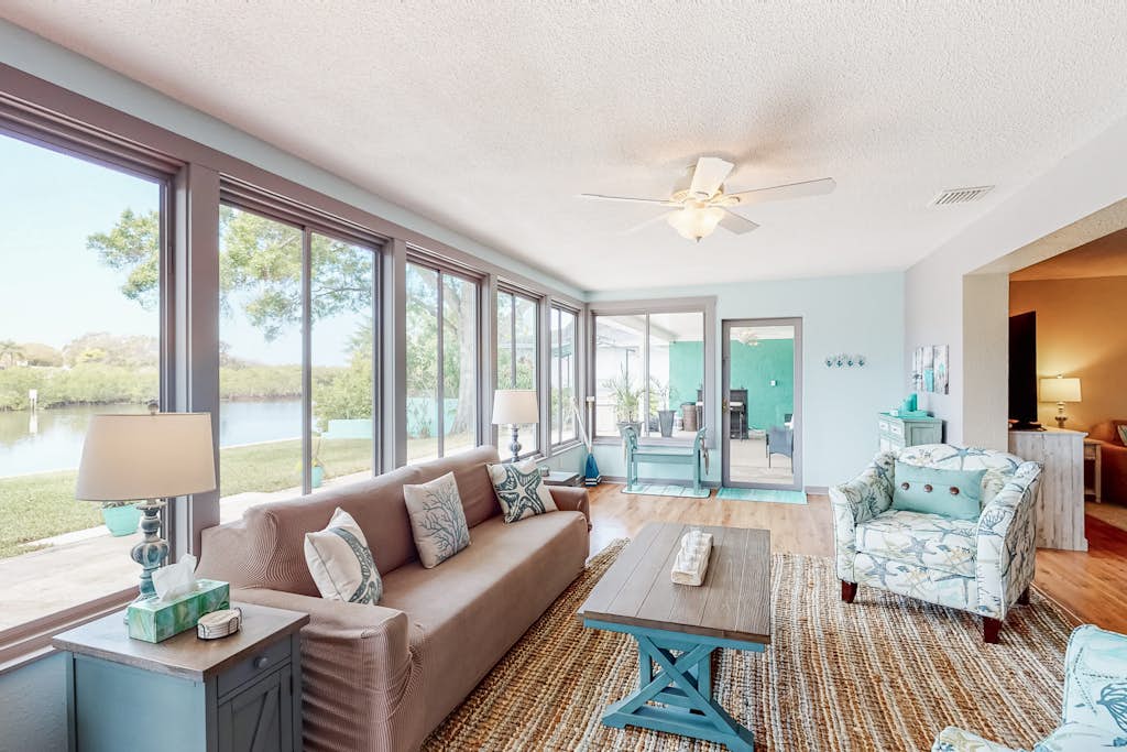 Unique Tropical Waterfront Retreat w/Private Dock, WiFi &Yard — Clearwater, FL — vacation rental
