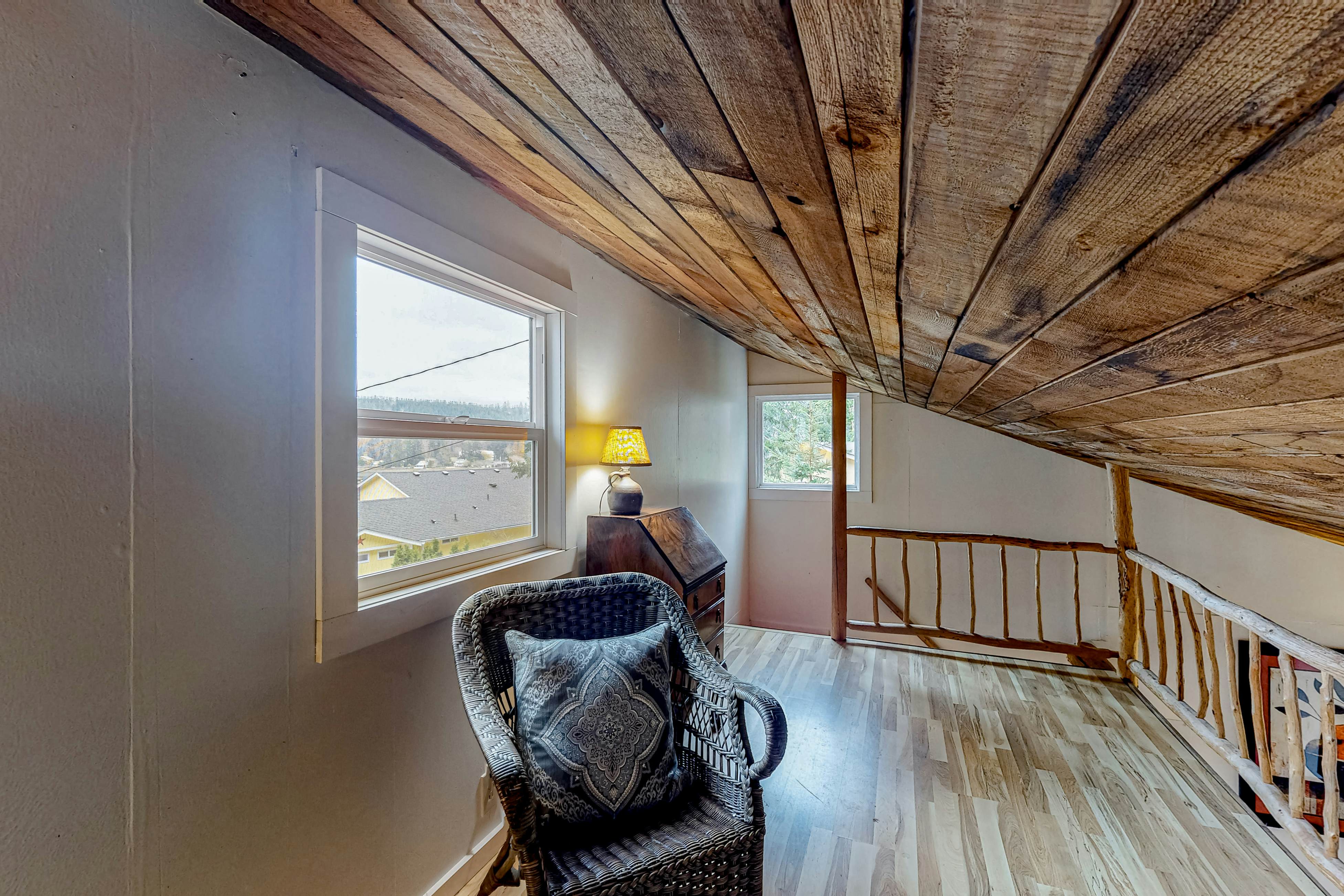 Seabeck House & Cottage on Hood Canal 4 BD Seabeck, WA Vacation