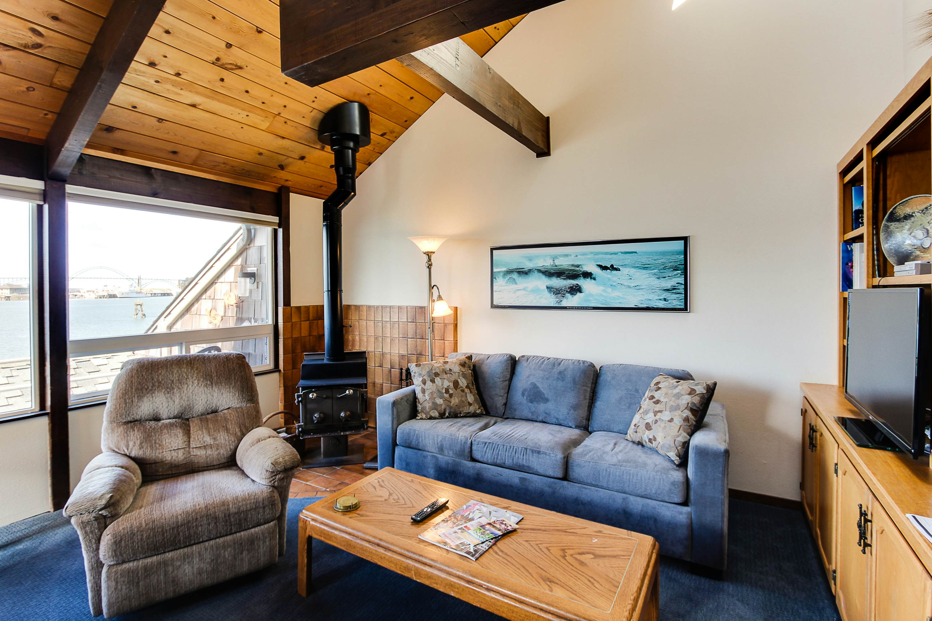 Embarcadero Condo E225 2 BD Newport, OR Vacation Rental Vacasa