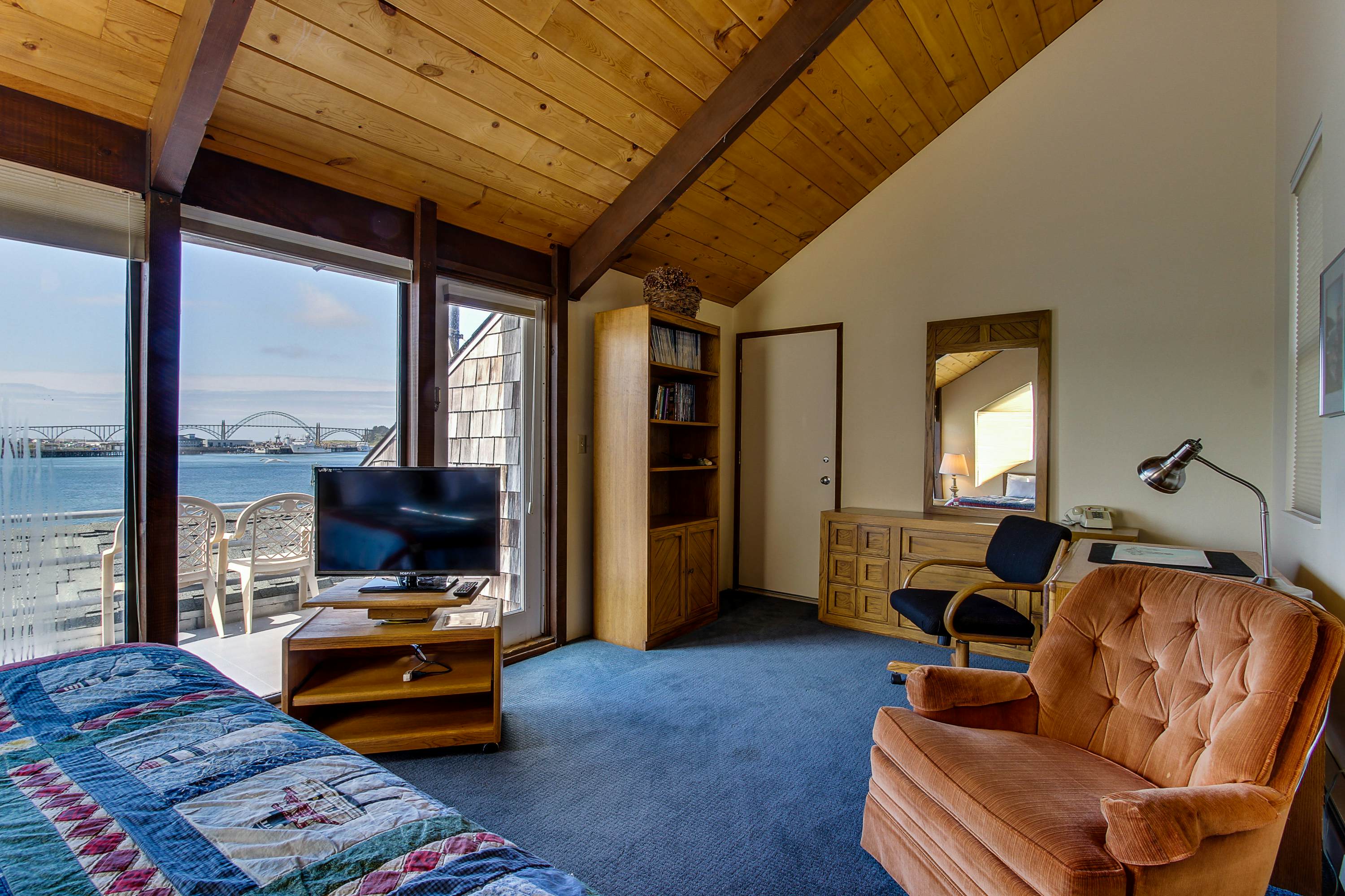 Embarcadero Condo E225 2 BD Newport, OR Vacation Rental Vacasa