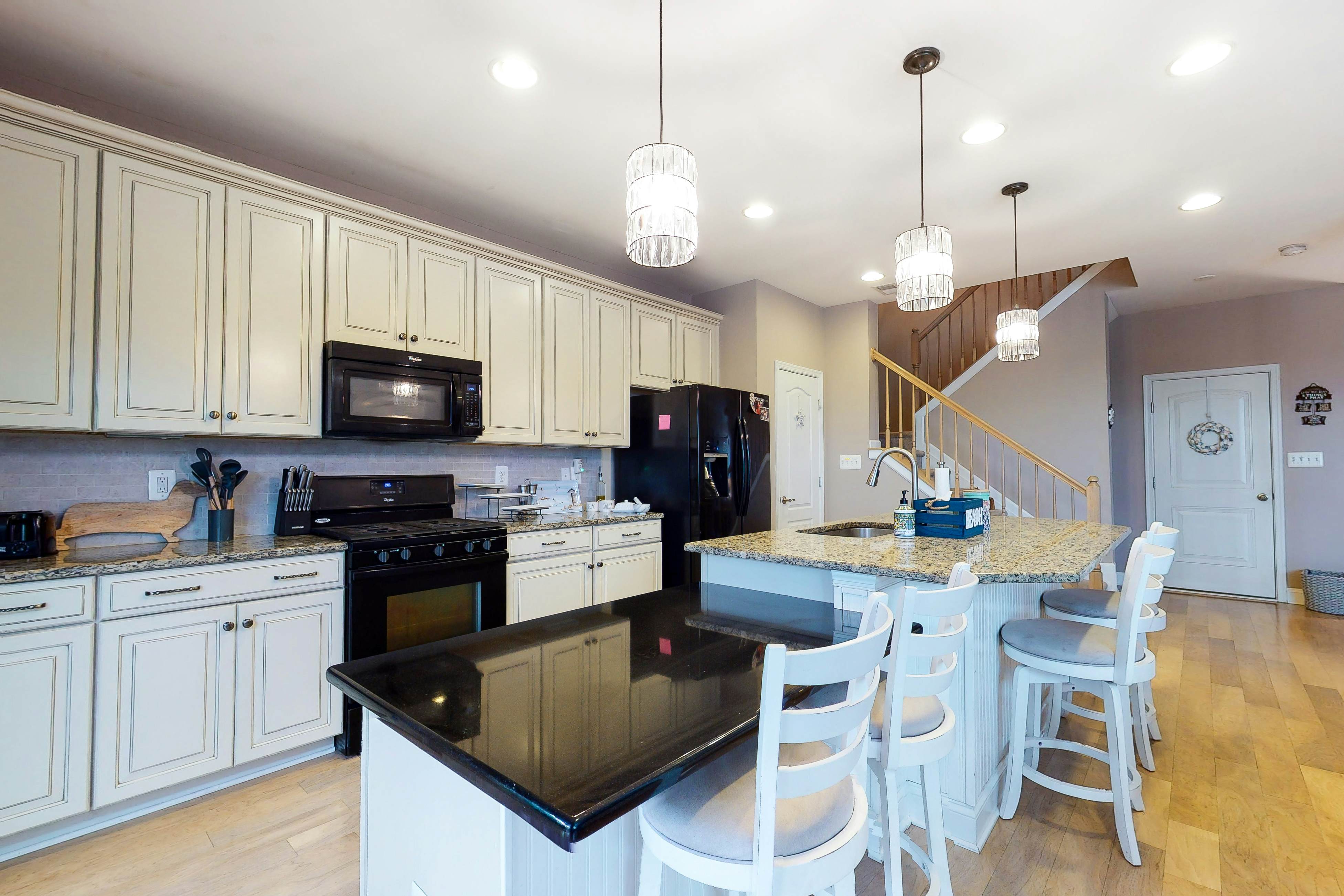 Bishops Landing - 16985 Bellevue Ct