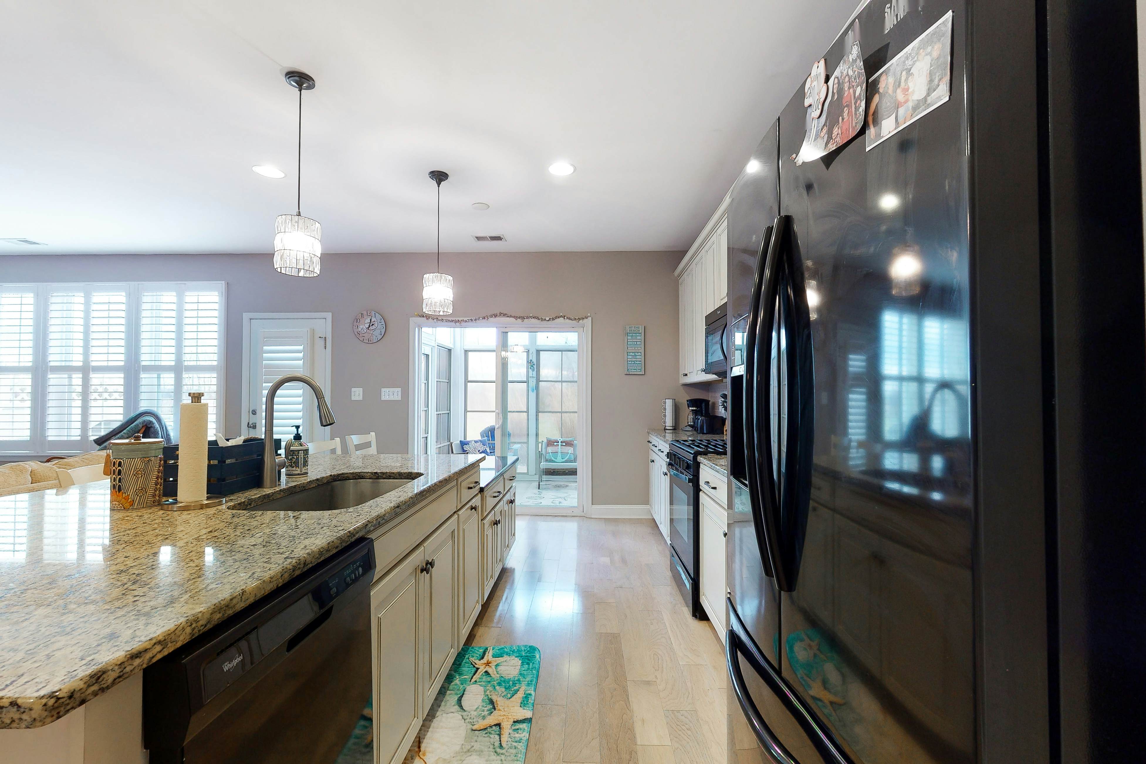 Bishops Landing - 16985 Bellevue Ct