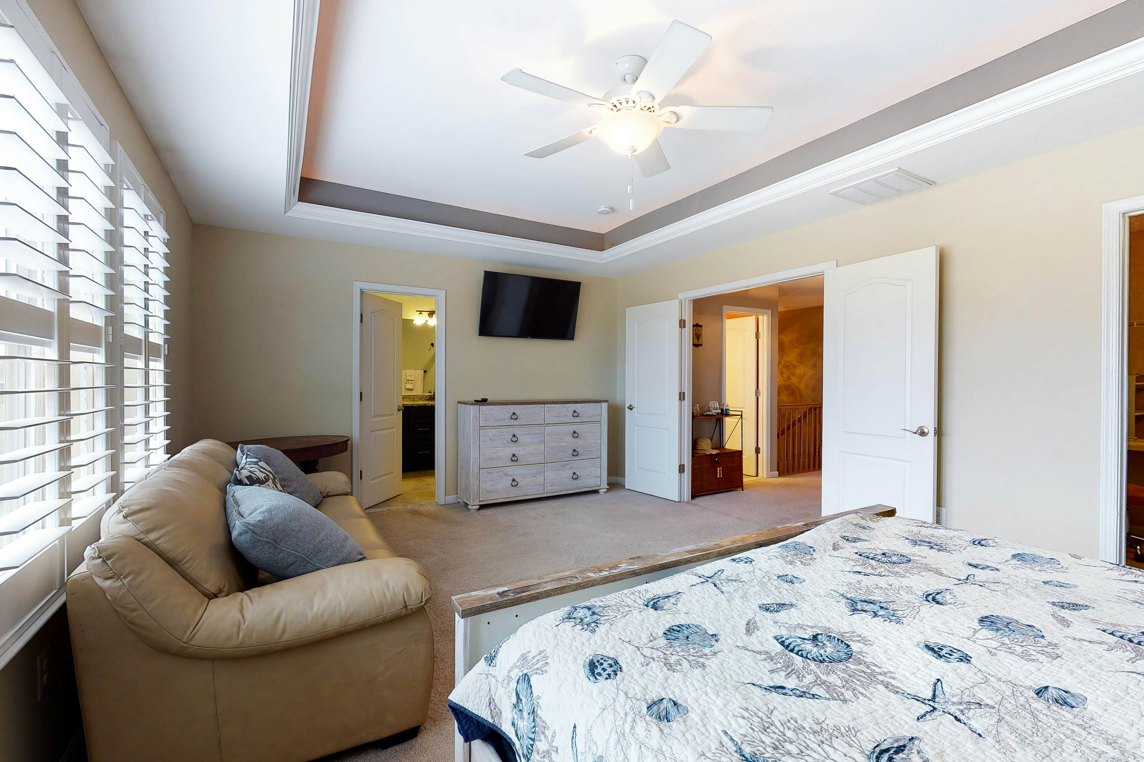 Bishops Landing - 16985 Bellevue Ct