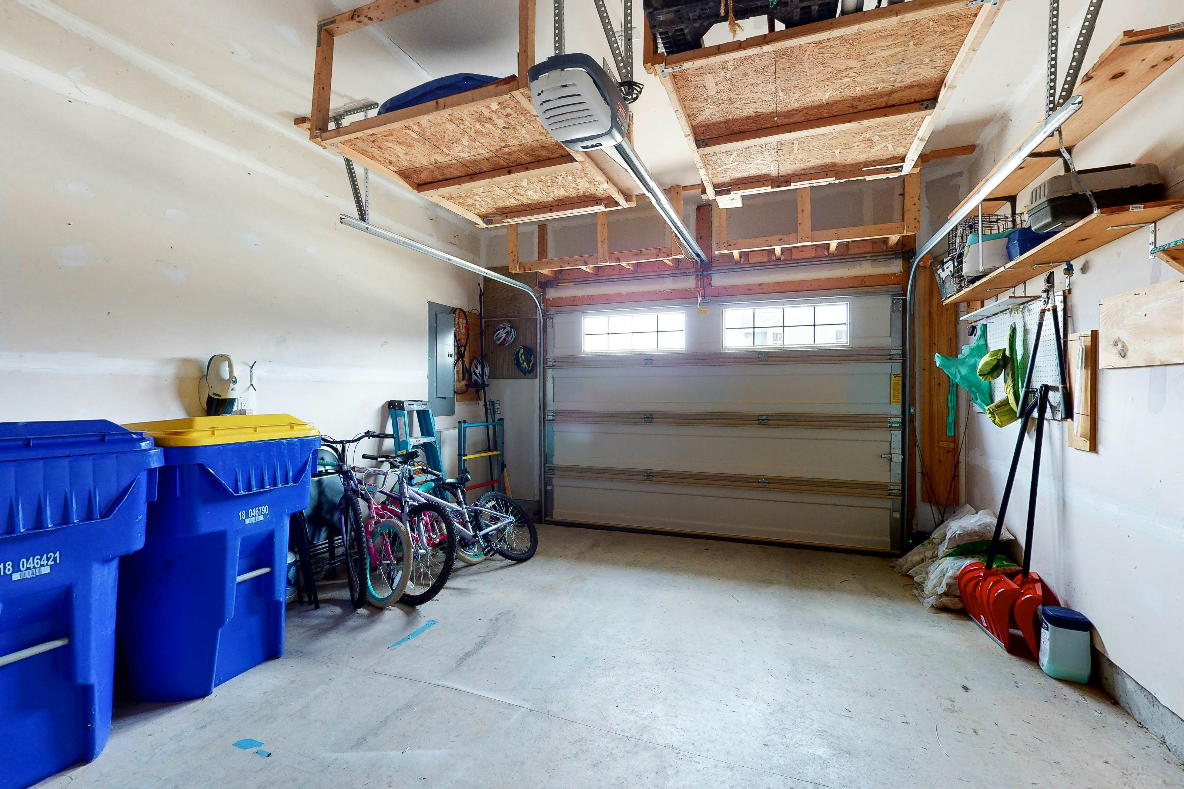 Bishops Landing - 16985 Bellevue Ct