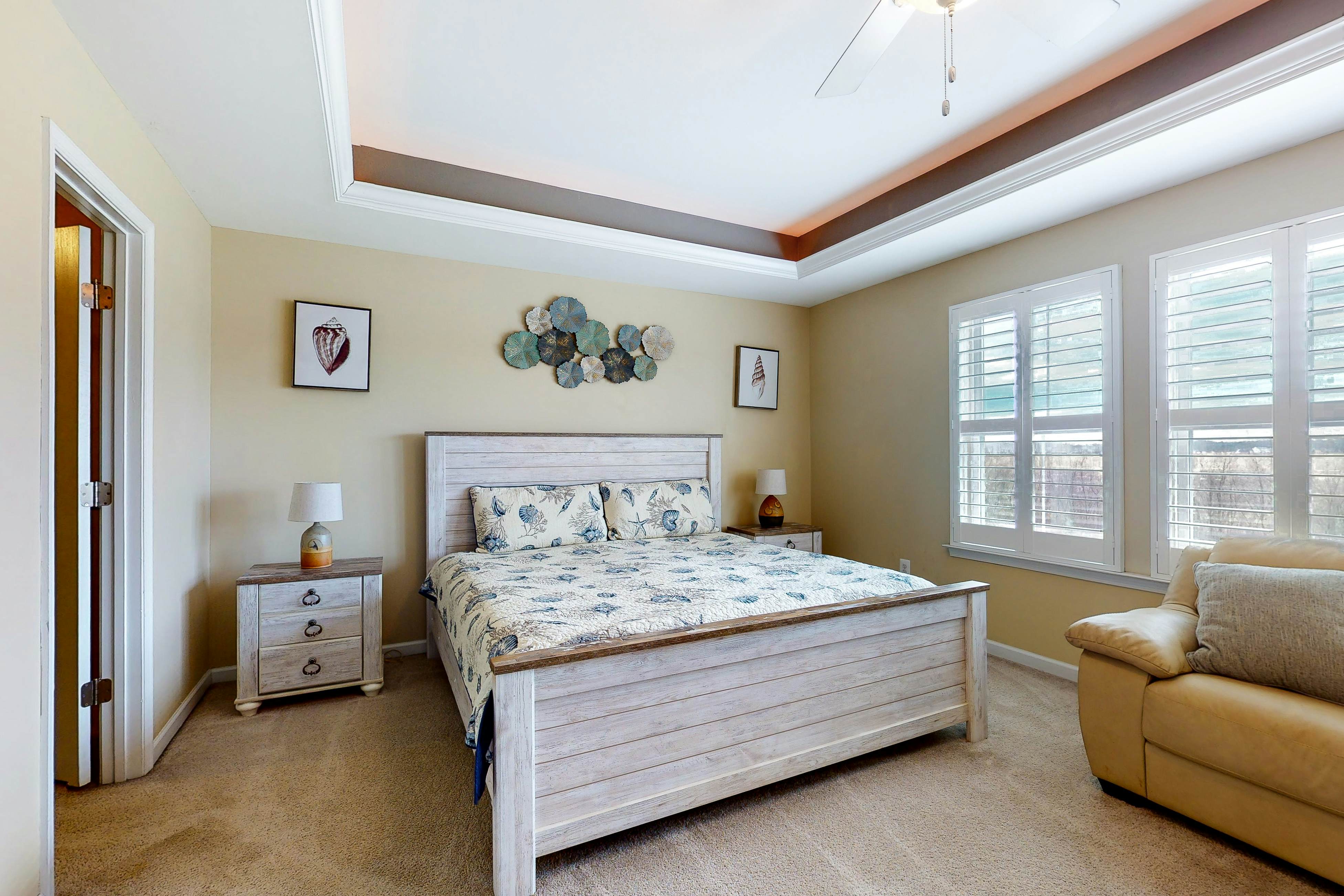 Bishops Landing - 16985 Bellevue Ct