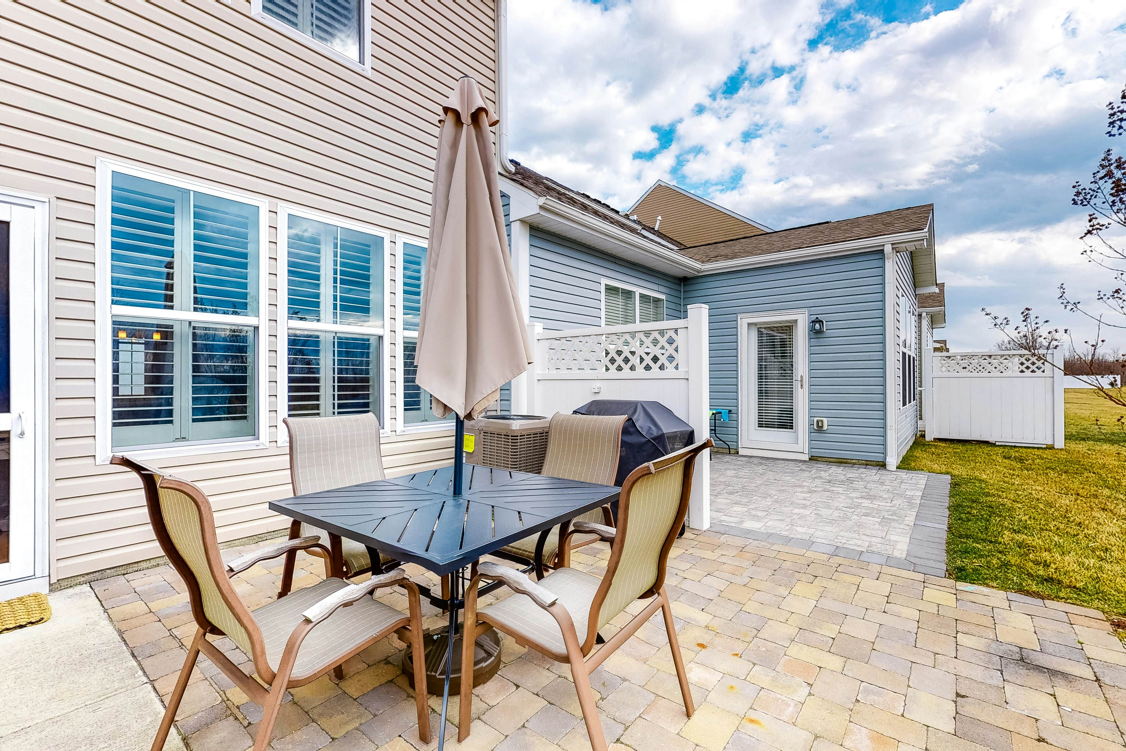 Bishops Landing - 16985 Bellevue Ct