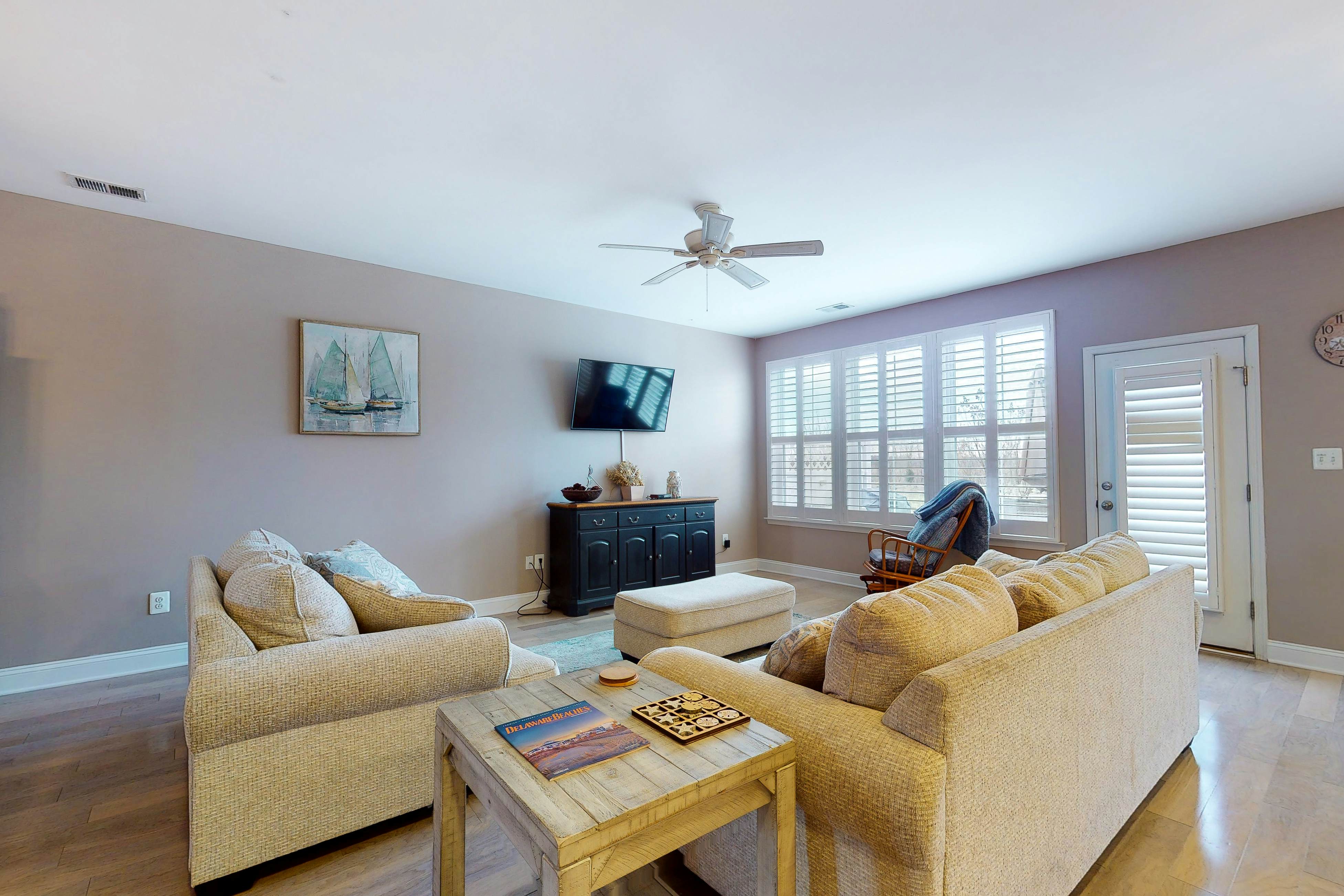 Bishops Landing - 16985 Bellevue Ct