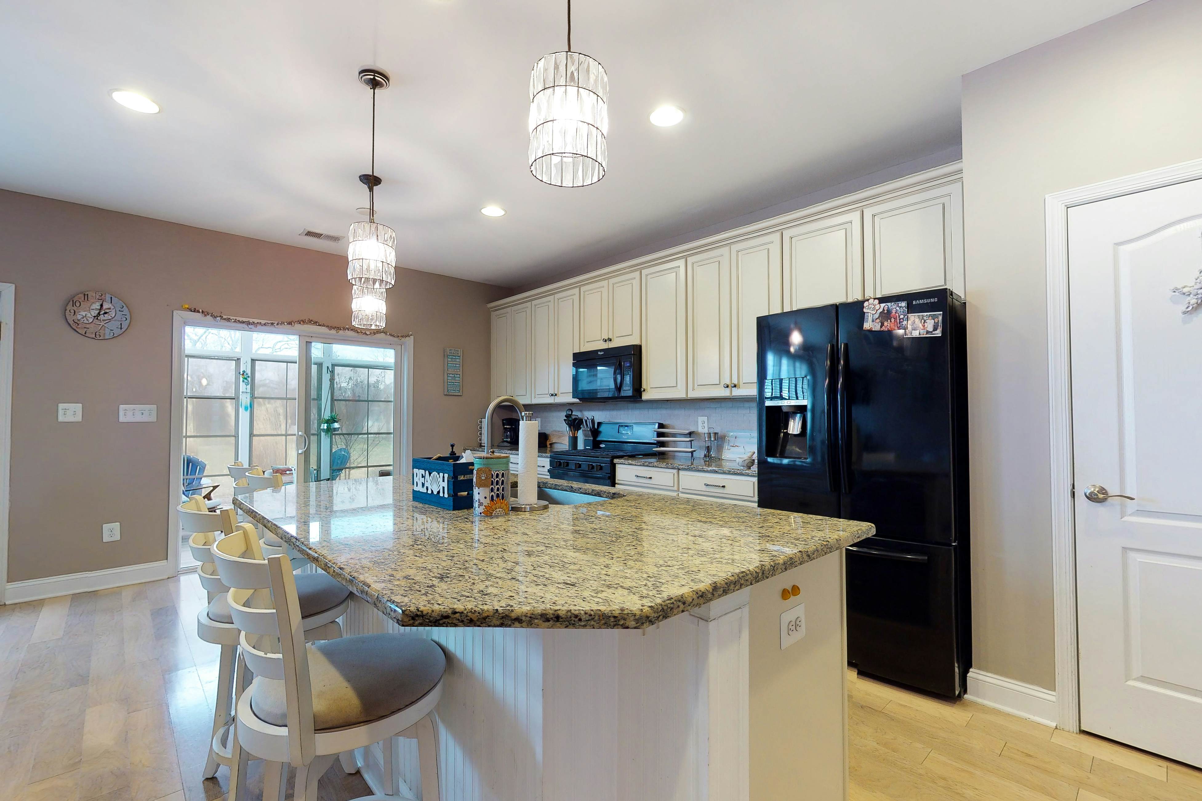 Bishops Landing - 16985 Bellevue Ct