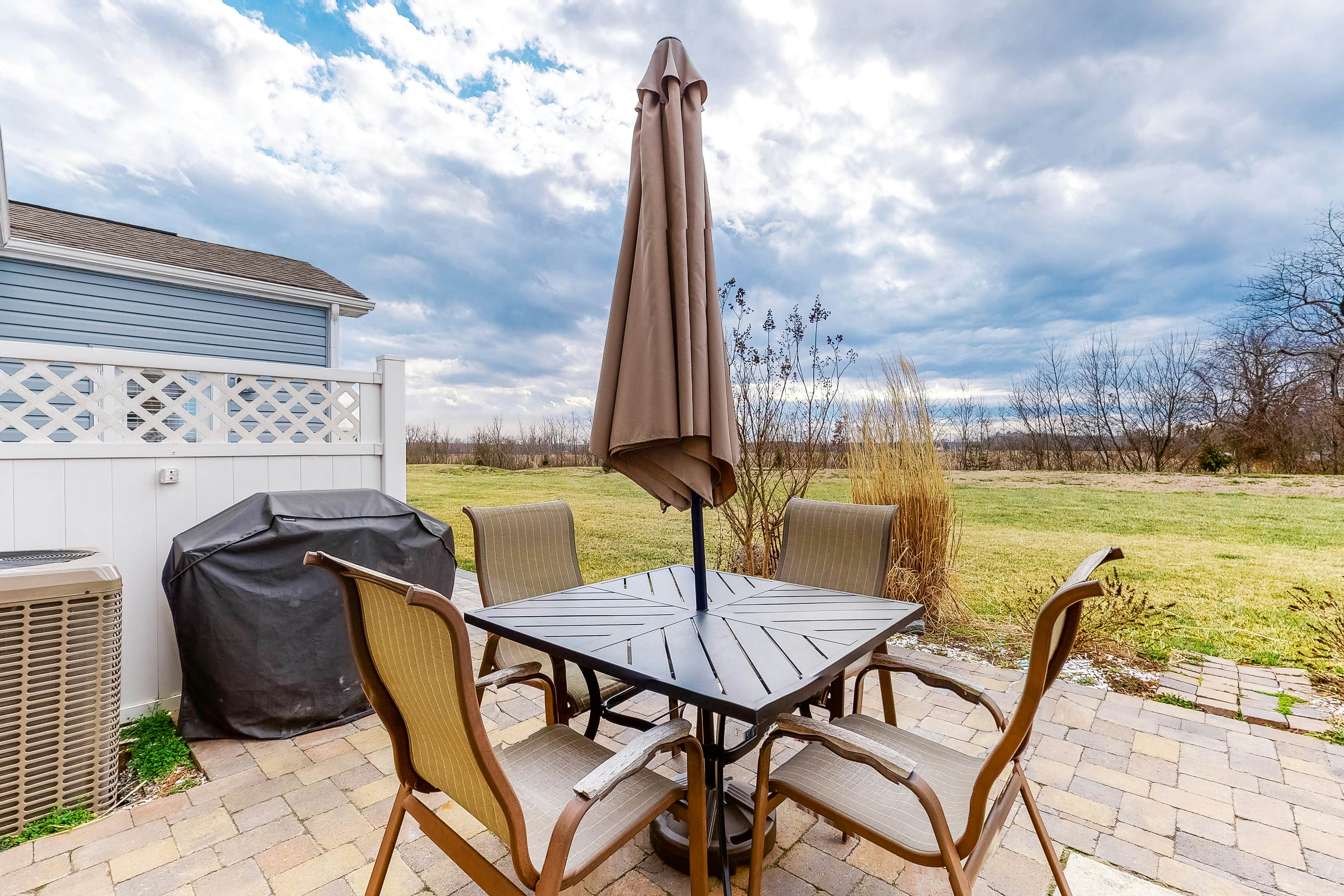 Bishops Landing - 16985 Bellevue Ct