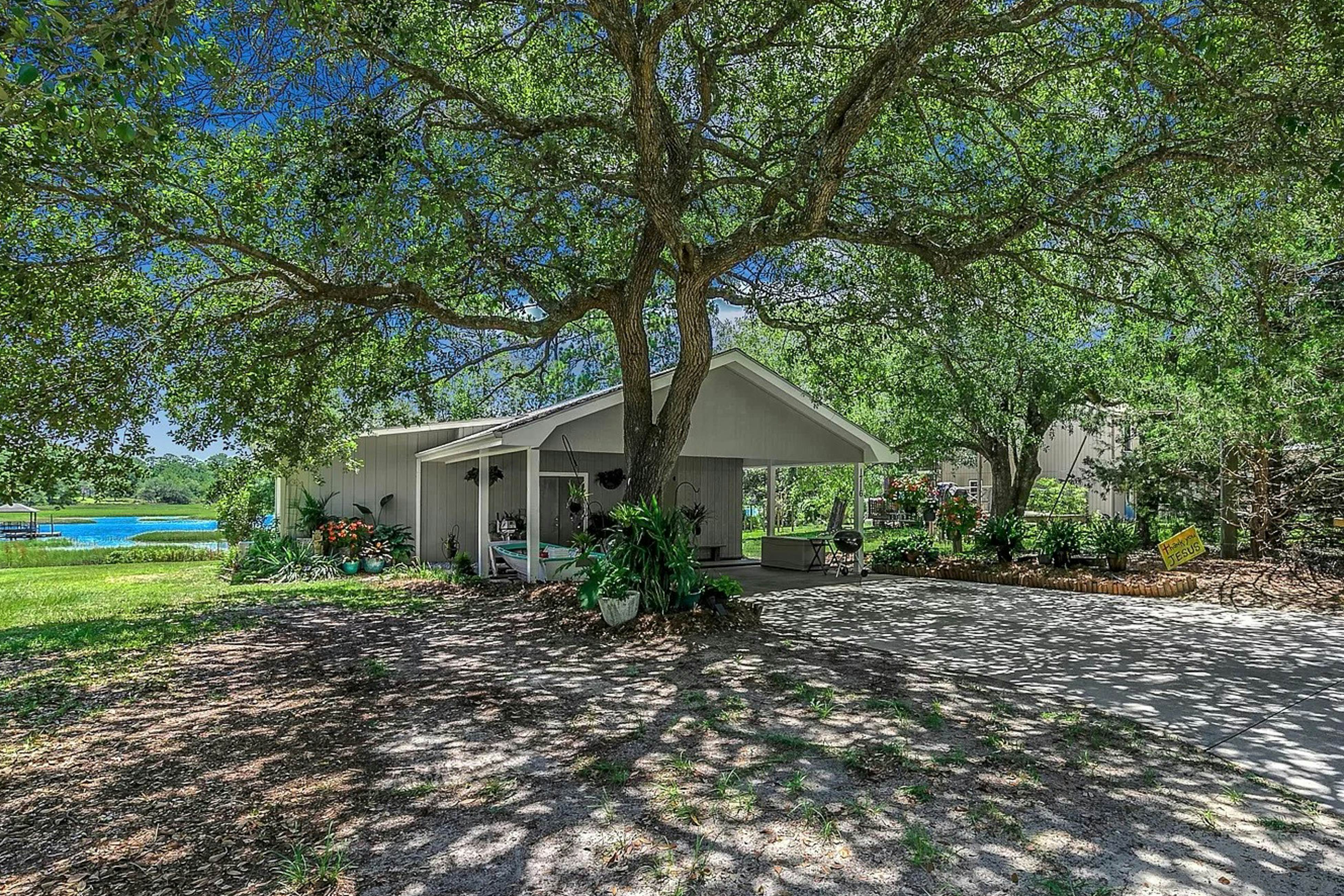 Shallotte Cottage 2 BD Shallotte, NC Vacation Rental Vacasa