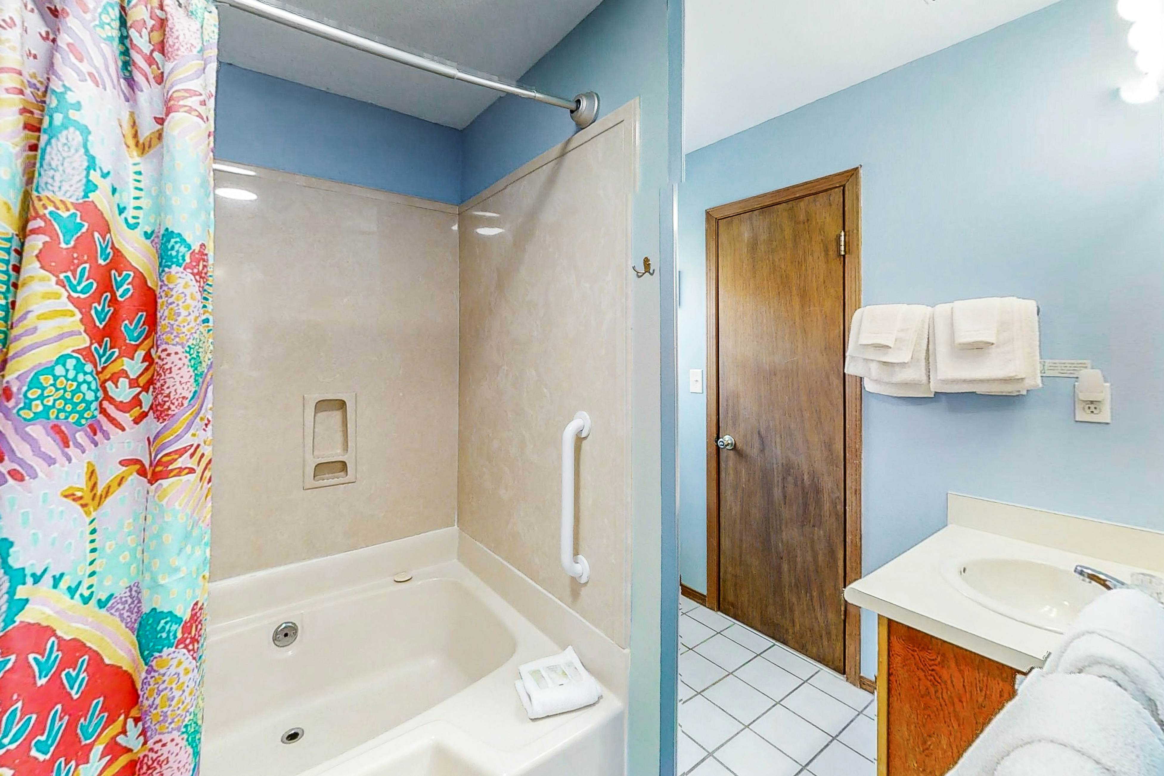 Muldoon Beach House 3 BD Gulf Shores, AL Vacation Rental Vacasa