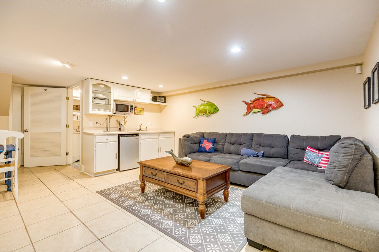 Nautical Niche Downstairs 1 BD Galveston, TX Vacation Rental Vacasa