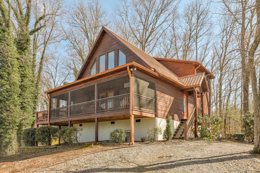 Hillcrest Hideaway | 2 Bed Hiawassee, GA House | Vacasa