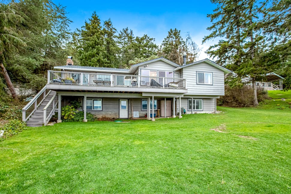 Eastside Beachside Greenbank Getaway 4 BD Greenbank, WA Vacation