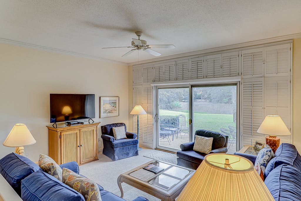 Lovely, water-view townhouse with pool - short walk to Harbour Town & playground — Hilton Head, SC — vacation rental