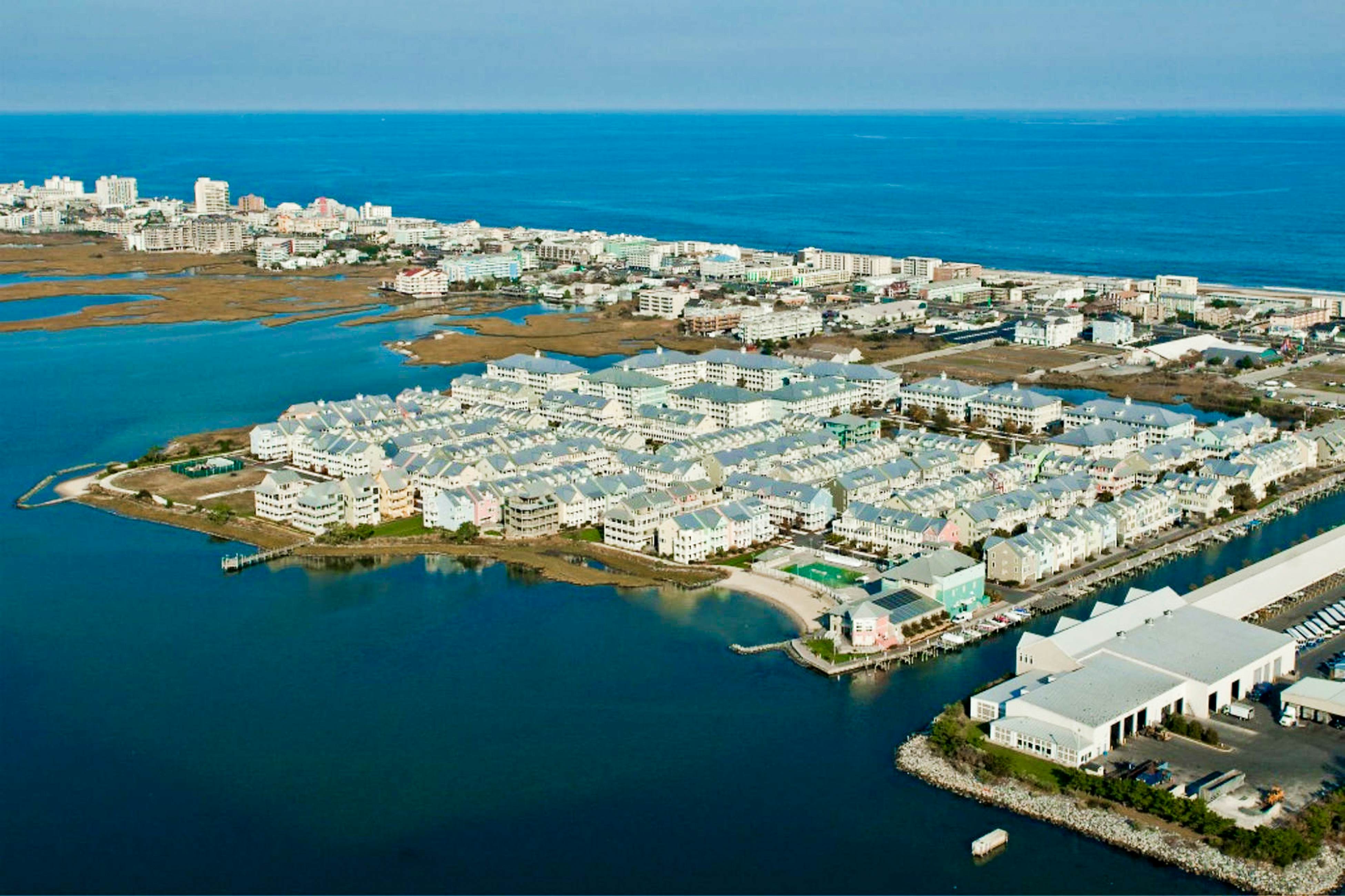 Sunset Island - 37 Fountain Dr W 3B