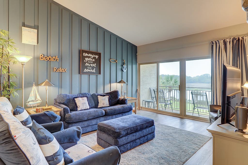 Coastal charmer with cove-front balcony & trolley - walk to beach — Hilton Head, SC — vacation rental
