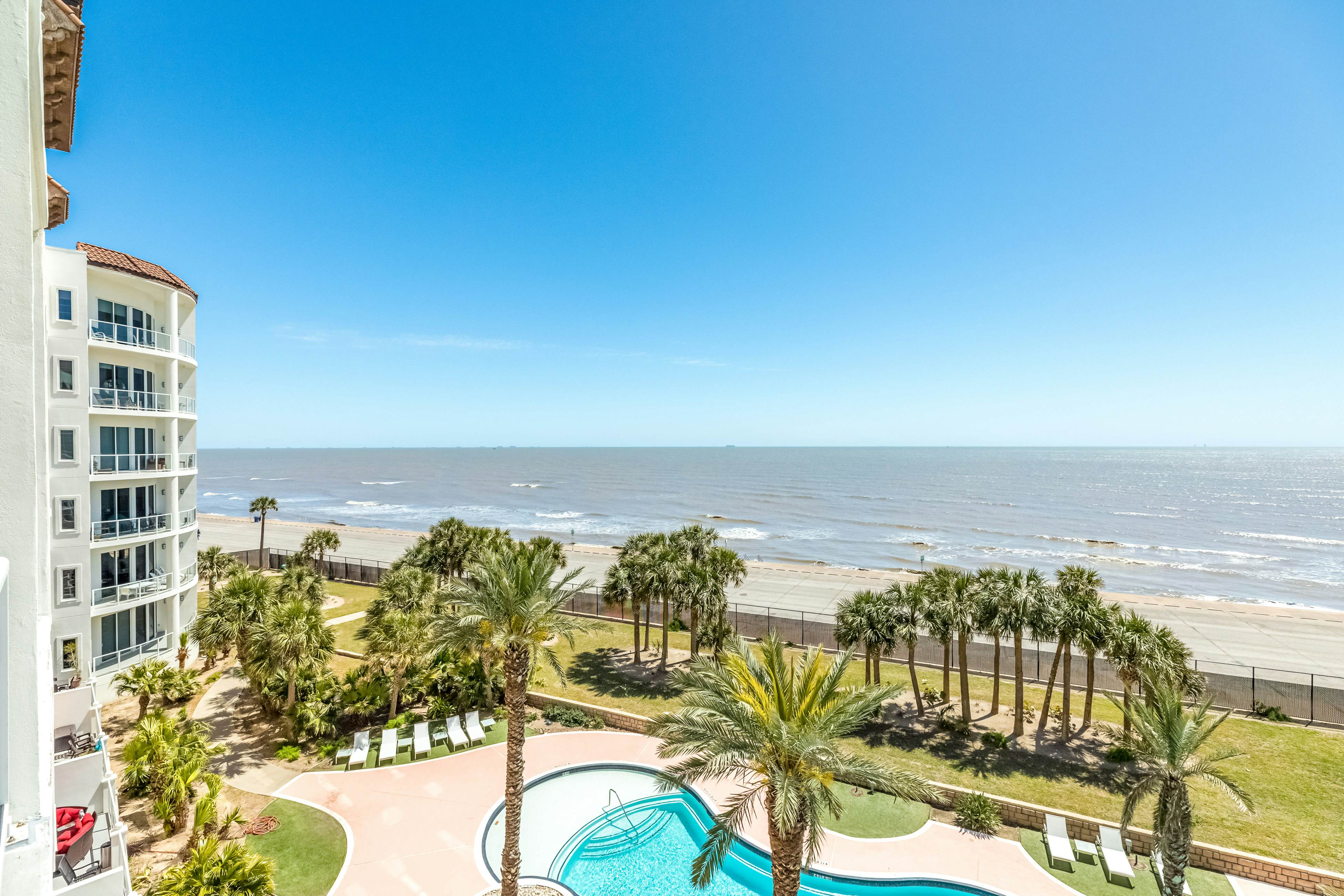 Diamond Beach Resort Seawall Stunner 3 BD Galveston, TX Vacation Rental Vacasa