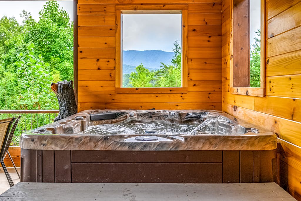 Cozy Mtn View Home, Sleeps 15, Hot Tub, Games, Gym — Sevierville, TN — vacation rental