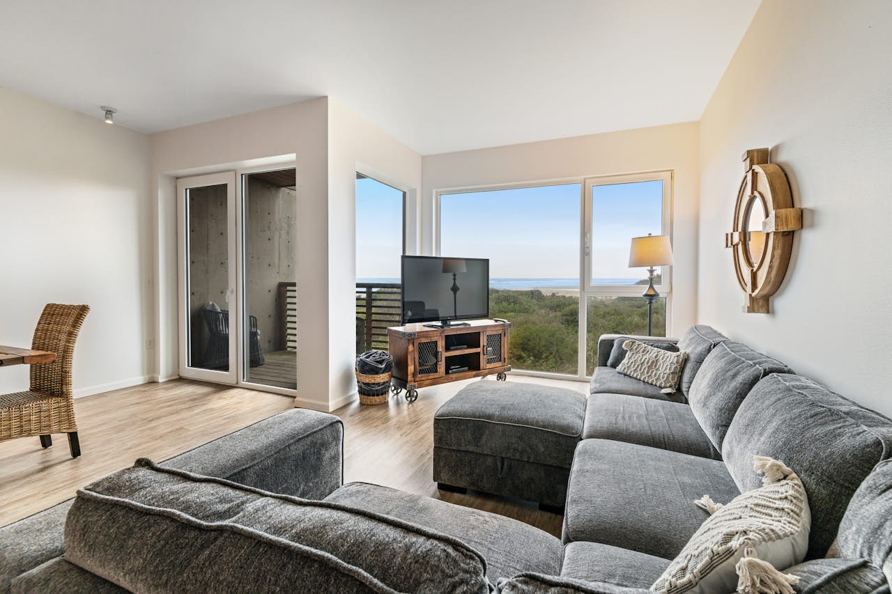 The Oyster Bay Condo 107 2 BD Rockaway Beach, OR Vacation Rental Vacasa