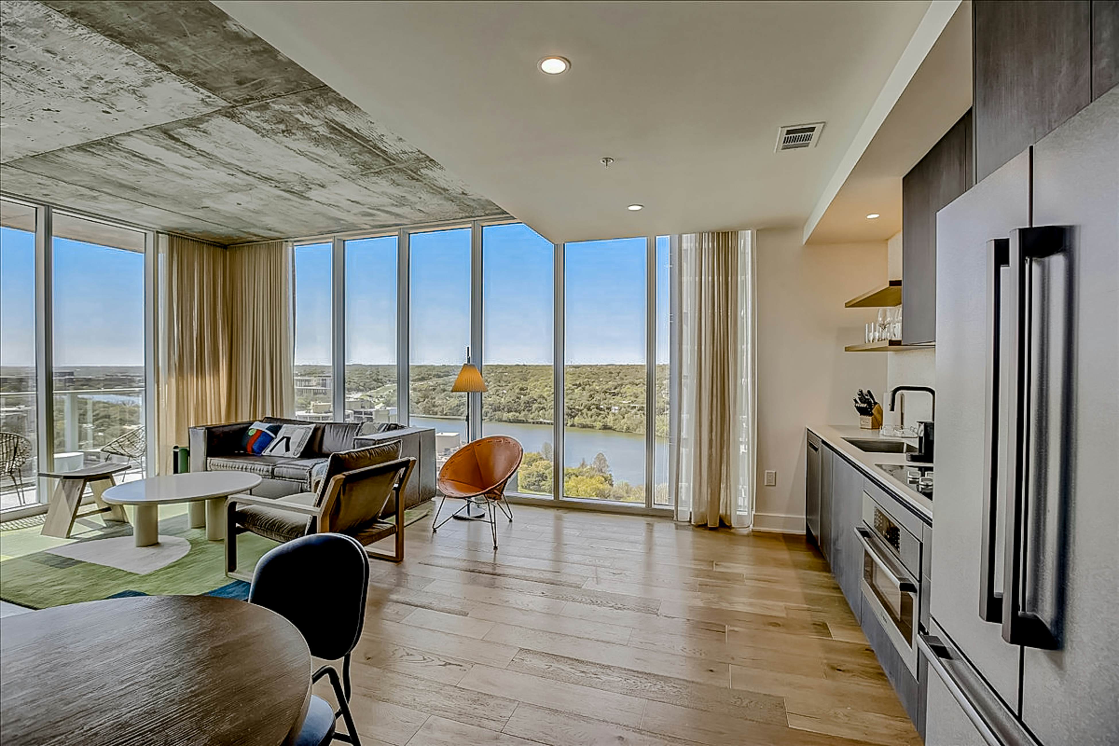 Natiivo Austin Lake Views