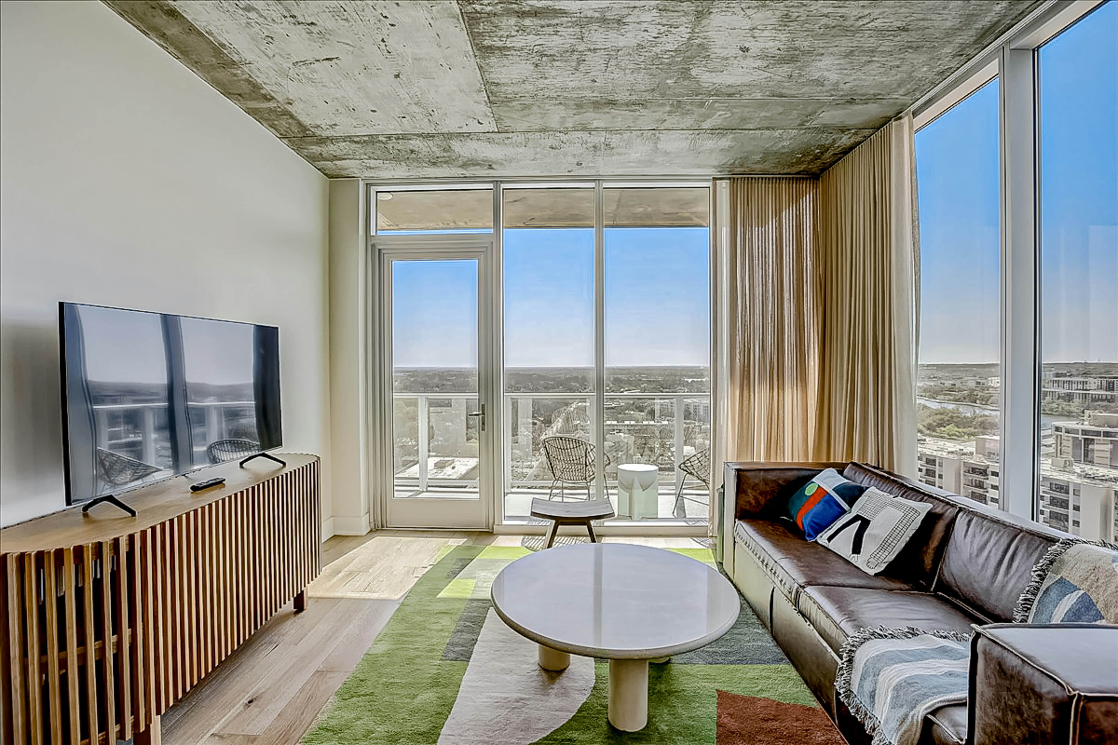 Natiivo Austin Lake Views